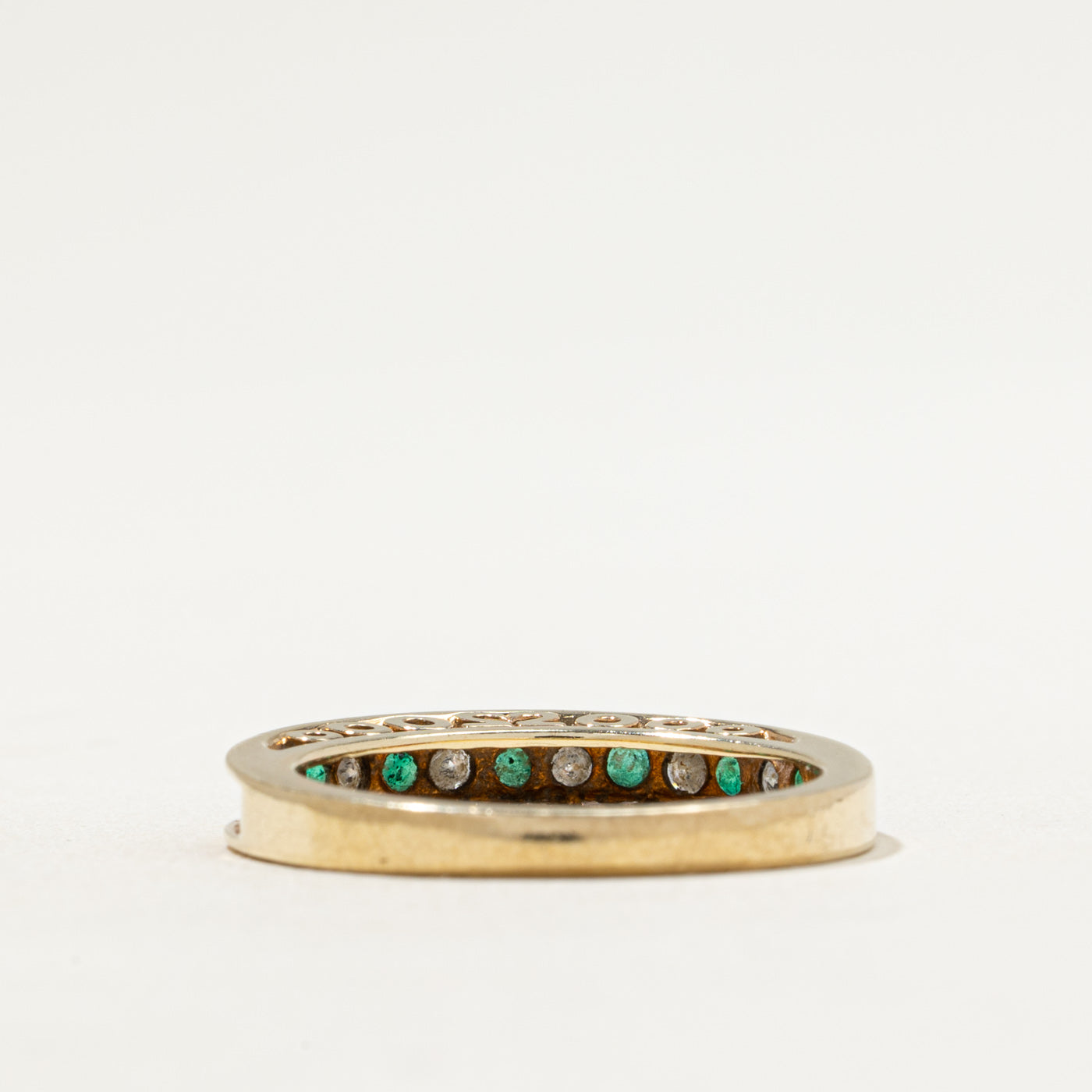 Bague demi-éternité en émeraude et diamants | 0,18 ct au total, 0,12 ct au total | Taille 7,25