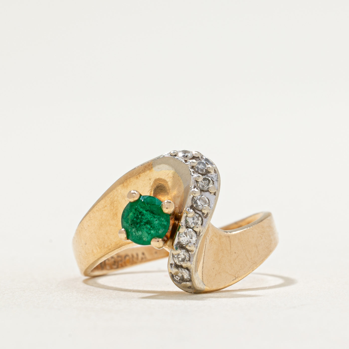 Bague émeraude et diamants | 0,37 ct, 0,05 ct au total | Taille 5,5