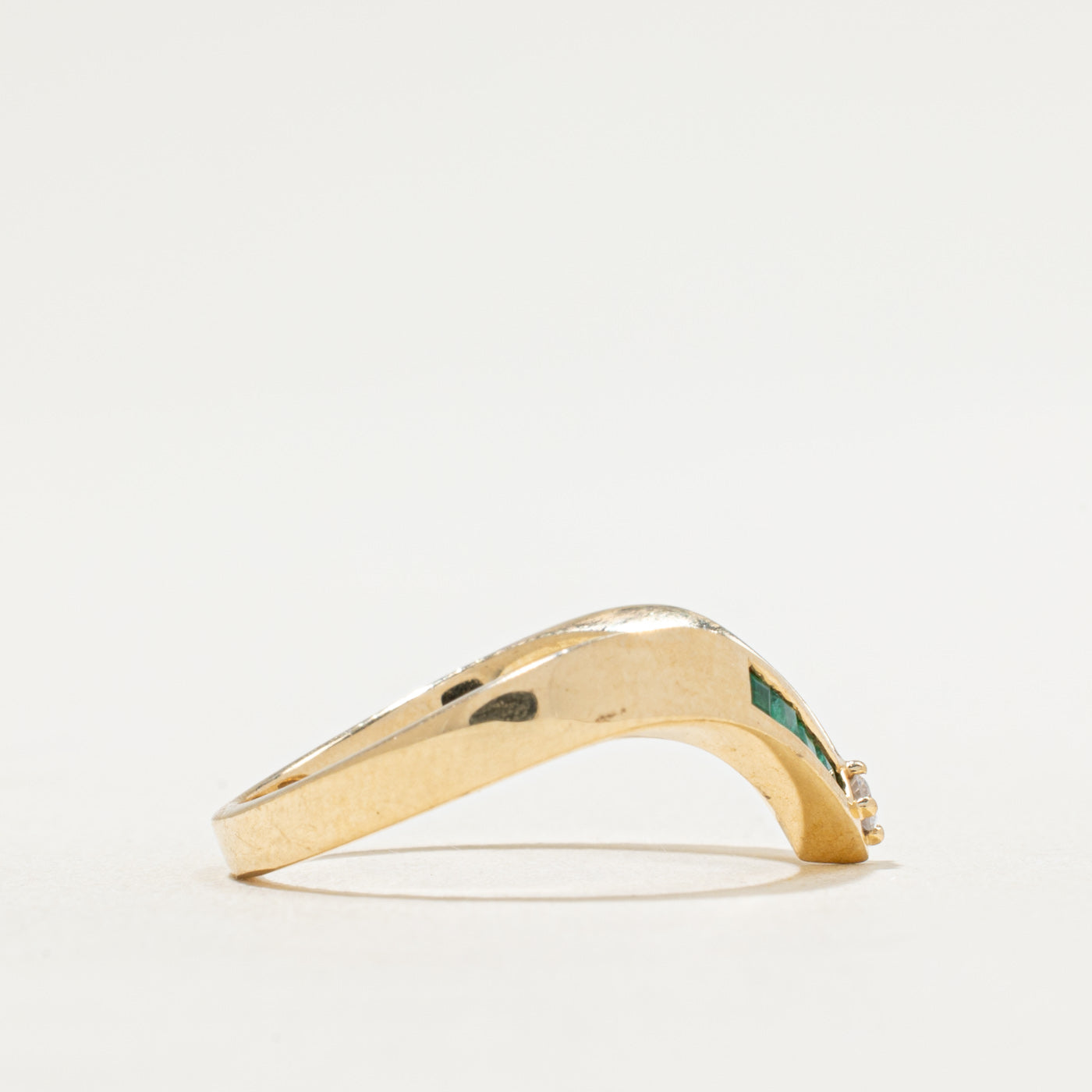 Emerald & Diamond Chevron Ring | 0.14ctw, 0.04ct | SZ 6.75