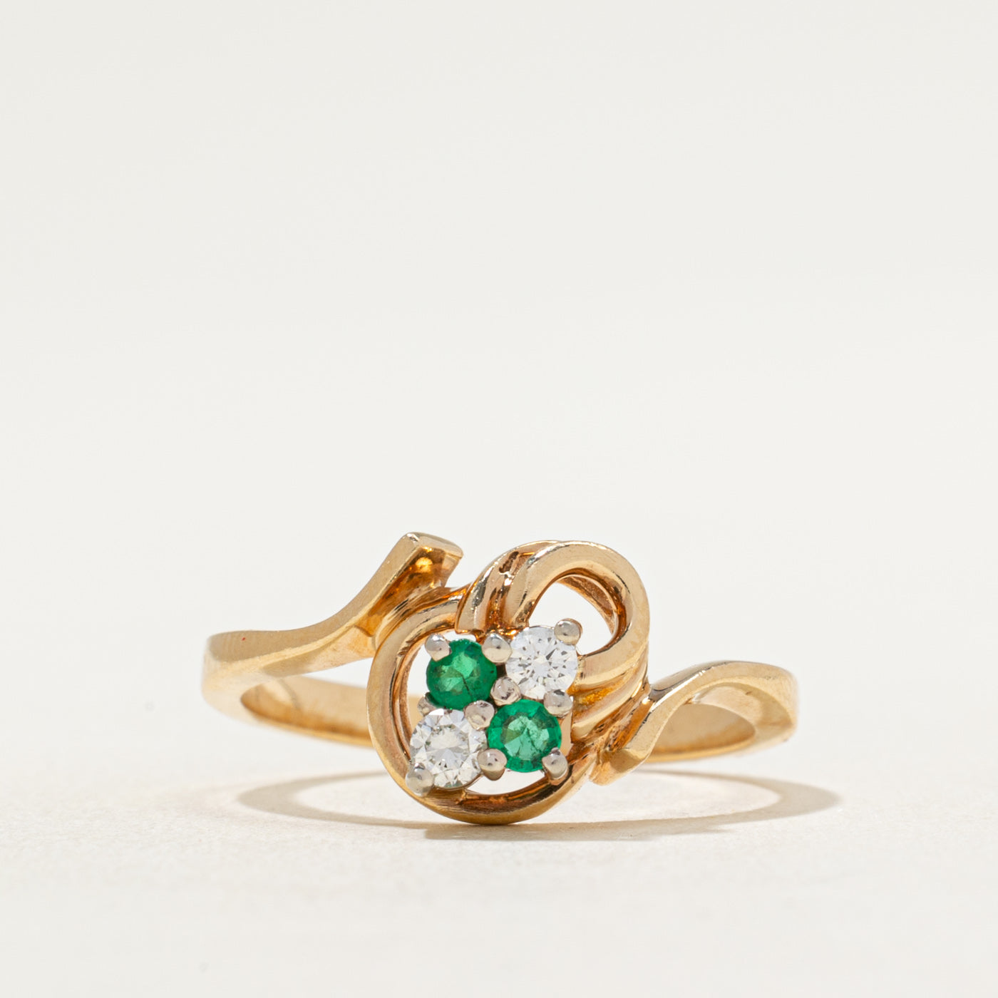 Bague en diamant et émeraude | 0,10 ct, 0,06 ct | Taille 6,5