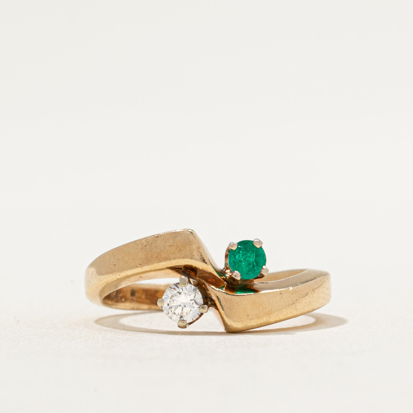 Bague sertie de diamants et d'émeraudes | 0,11 ct, 0,08 ct | Taille 5