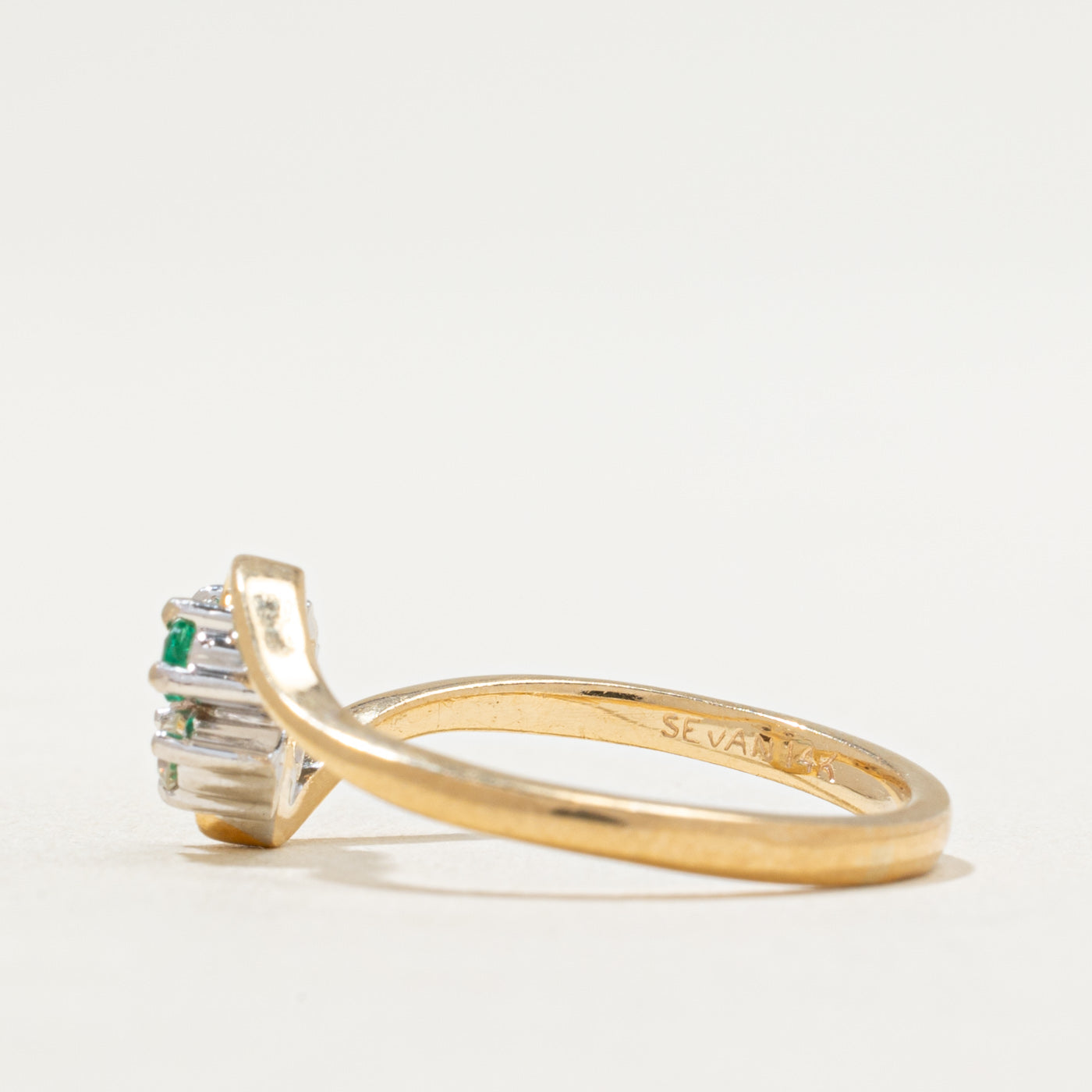 Bague croisée émeraude et diamants | 0,07 ct x 0,07 ct | Taille 7,5