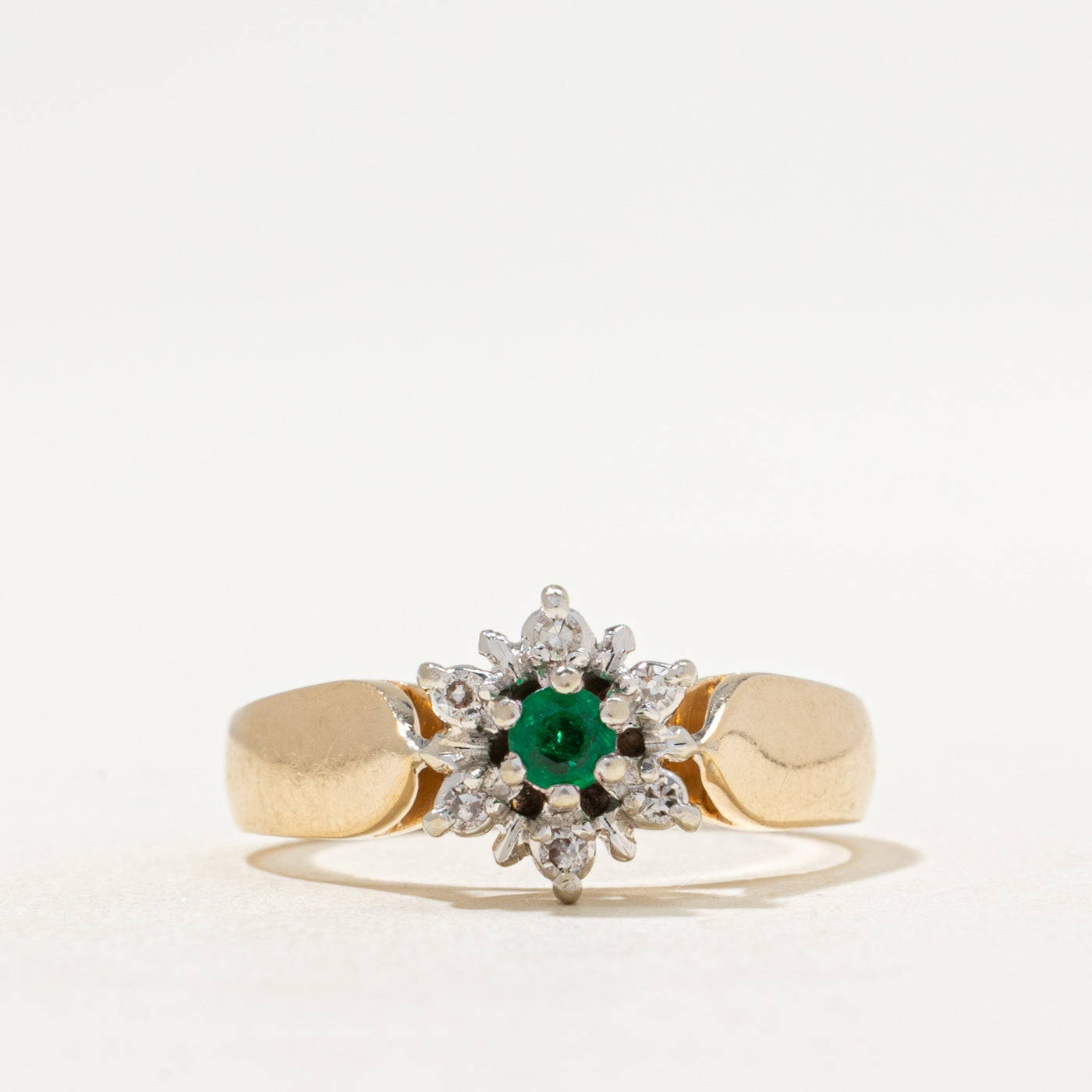 Bague cathédrale en diamants et émeraudes | 0,54 ct au total, 0,11 ct | Taille 6,25