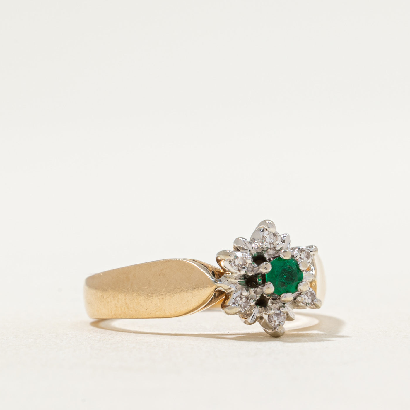 Bague cathédrale en diamants et émeraudes | 0,54 ct au total, 0,11 ct | Taille 6,25