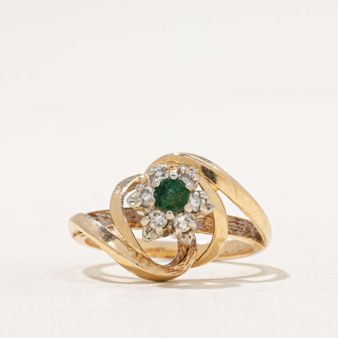 Bague sertie de diamants et d'émeraudes | 0,16 ct au total, 0,10 ct | Taille 5,25