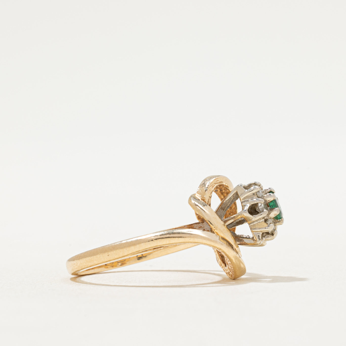 Bague sertie de diamants et d'émeraudes | 0,16 ct au total, 0,10 ct | Taille 5,25