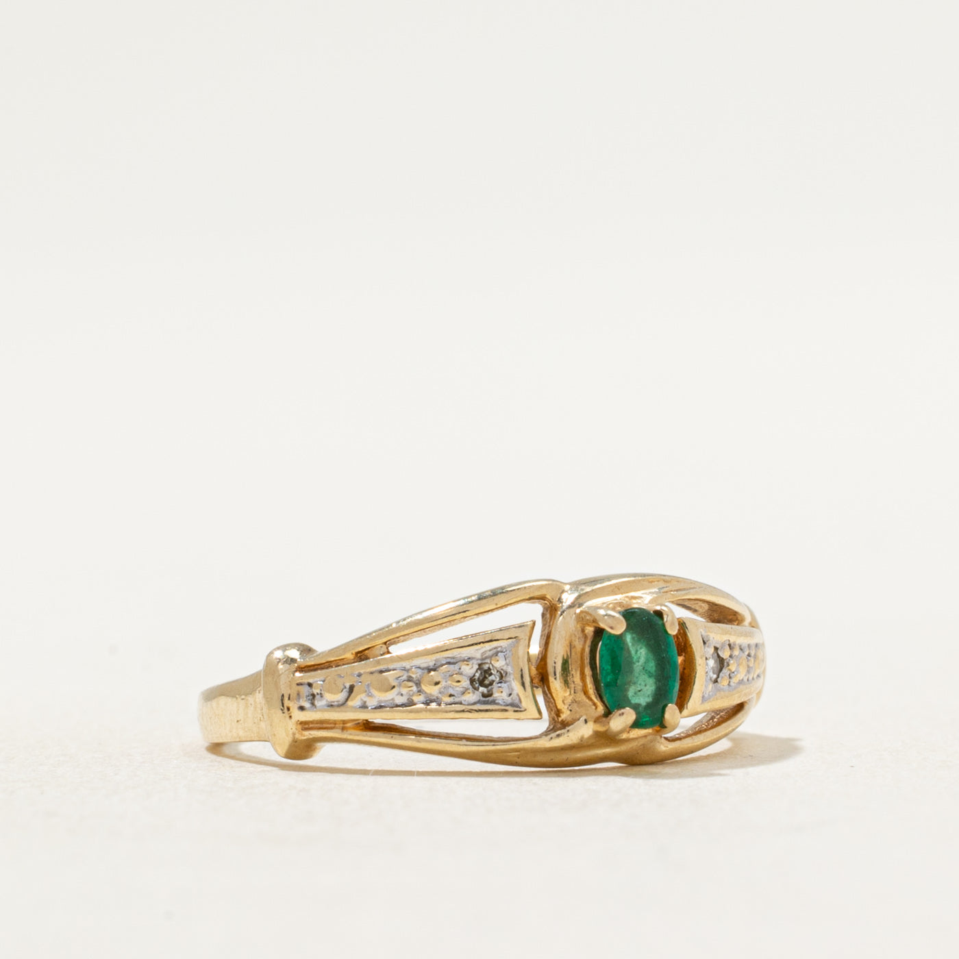 Emerald & Diamond Openwork Ring | 0.09ct, 0.01ctw | SZ 5.25