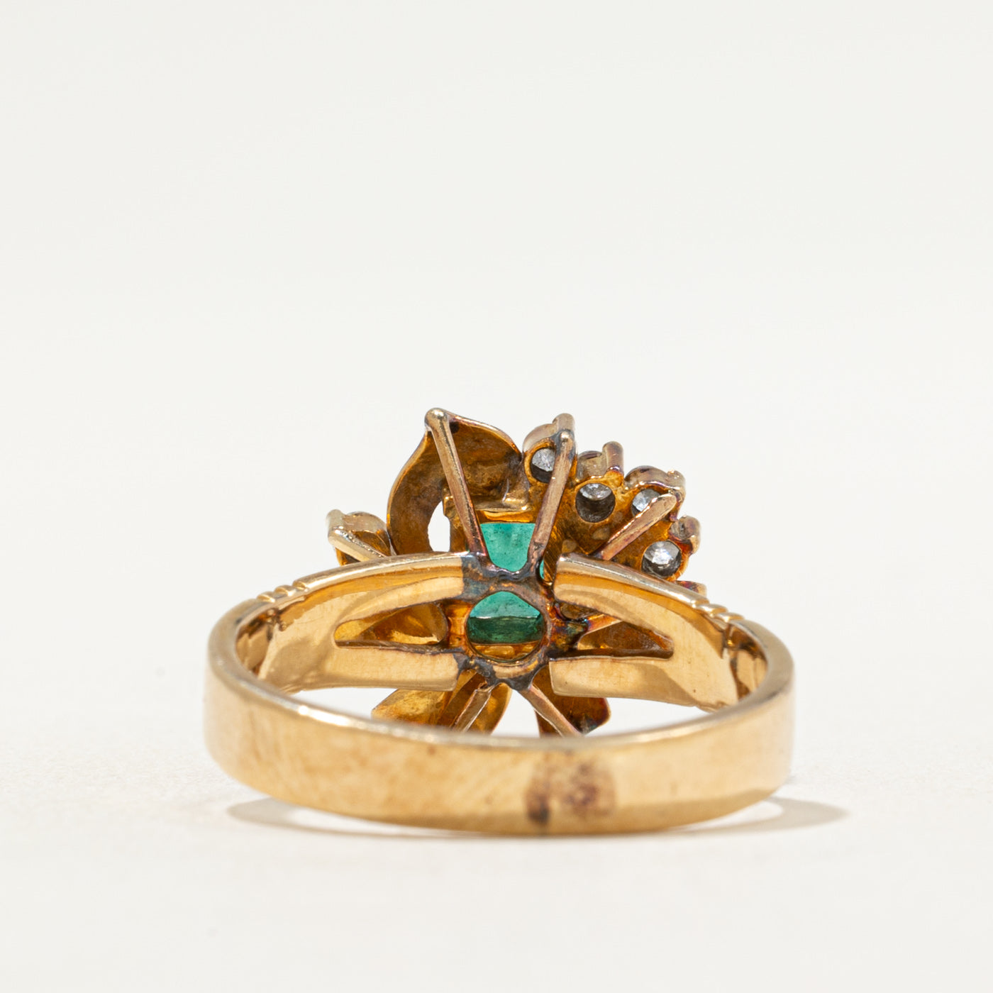 Bague émeraude et diamants | 0,21 ct, 0,12 ct au total | Taille 6,25