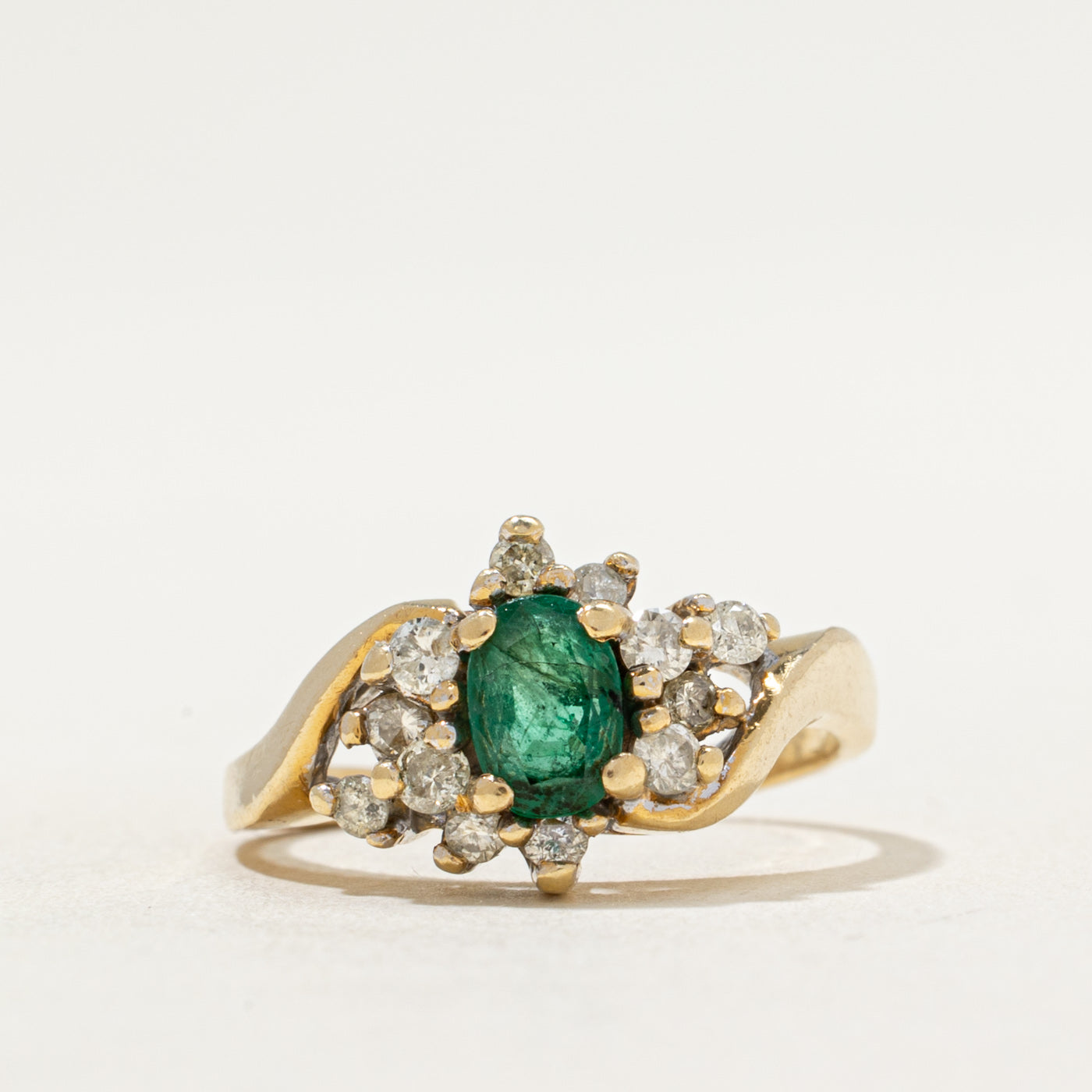 Bague sertie d'émeraudes et de diamants | 0,50 ct, 0,24 ct au total | Taille 6