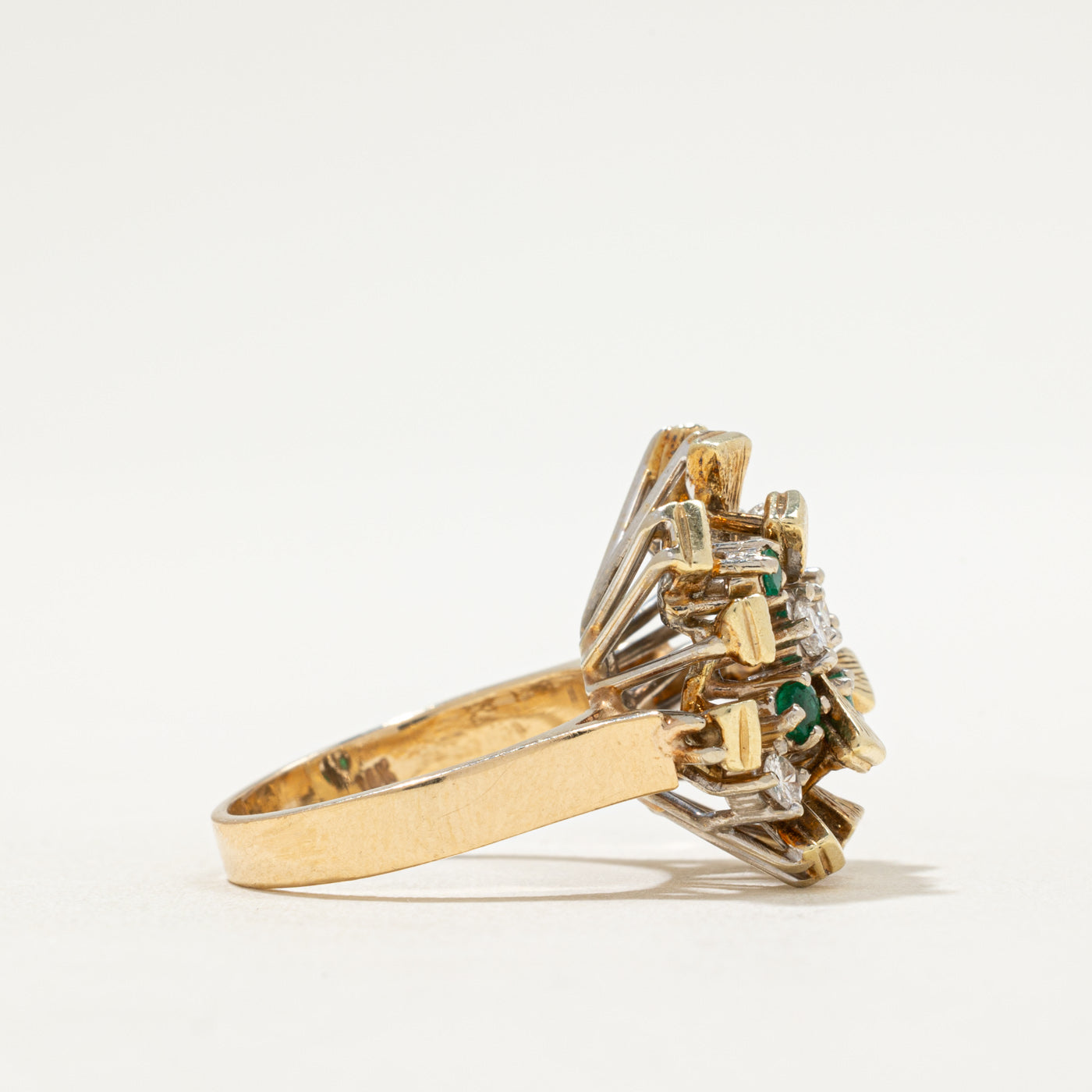 Bague sertie de diamants et d'émeraudes | 0,30 ct, 0,10 ct | Taille 5,75