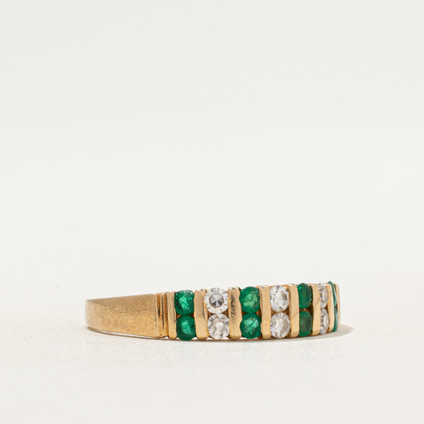 Bague multi-rangs d'émeraudes et de diamants | 0,24 ct, 0,20 ct | Taille 8,25
