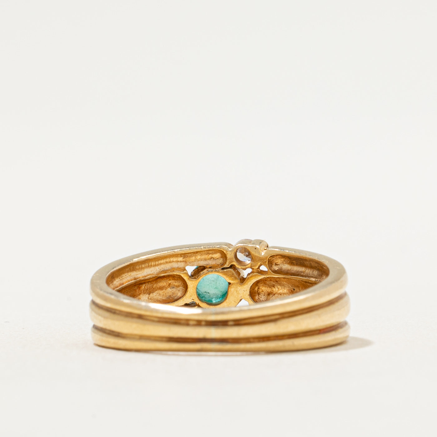 Semi Bezel Emerald & Diamond Grooved Ring | 0.28ct, 0.10ctw | SZ 5.25
