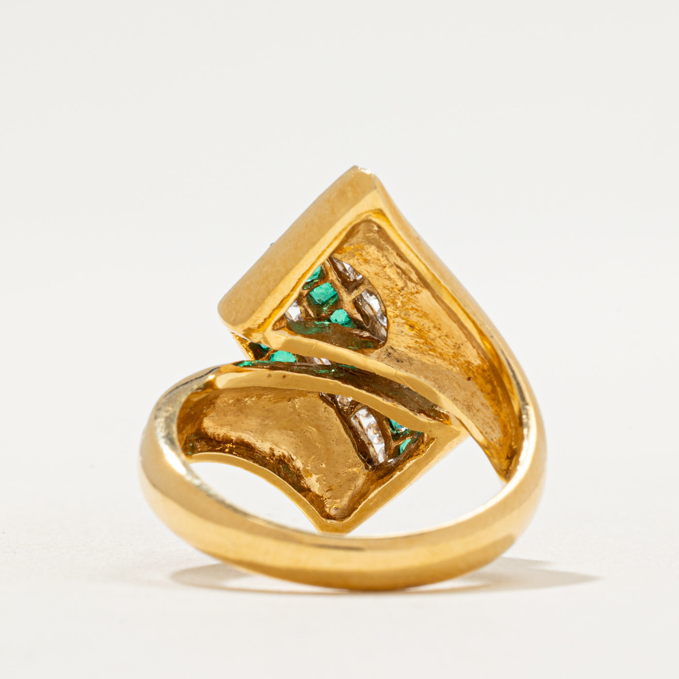 Bague croisée émeraude et diamants | 0,76 ct, 0,18 ct | Taille 6,75