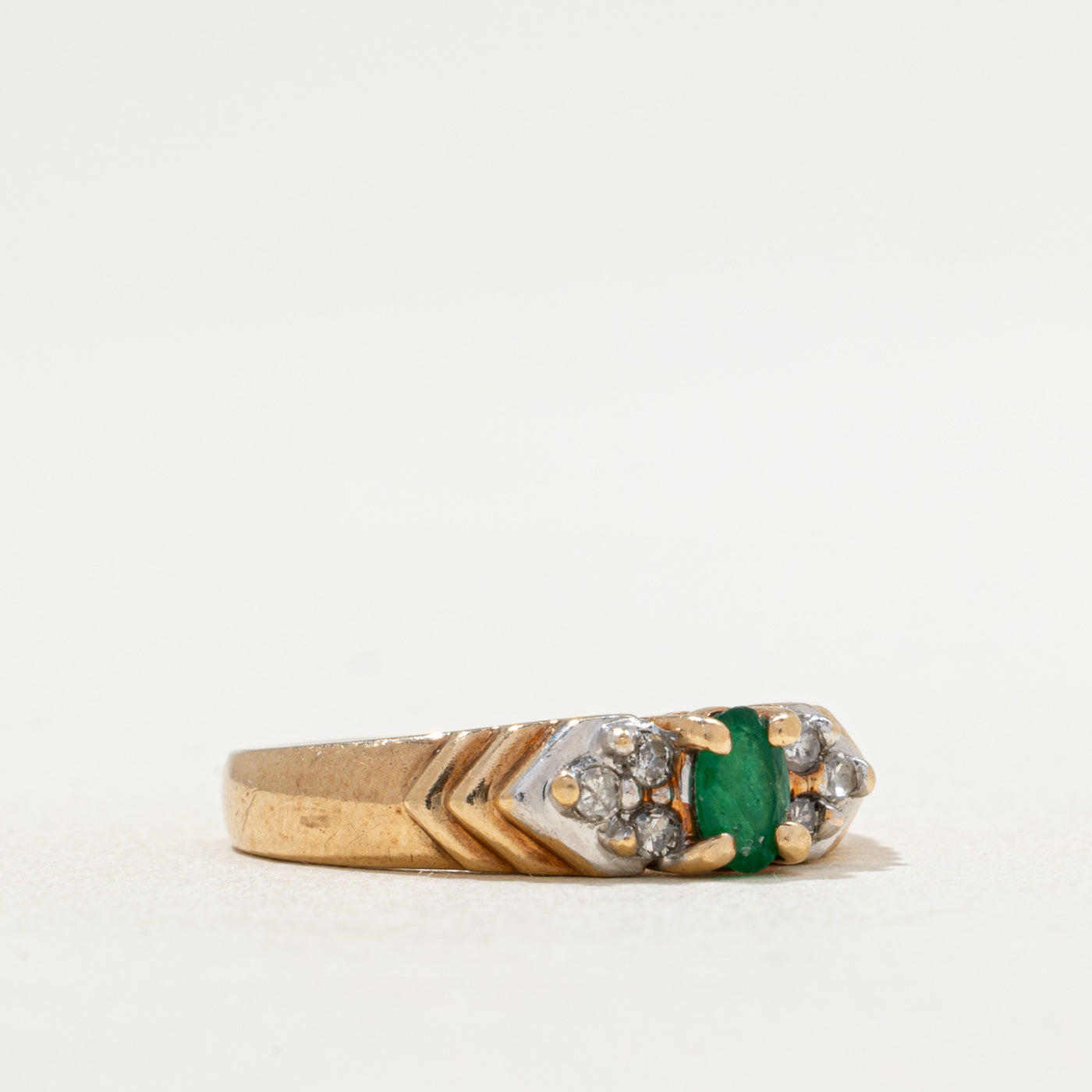 Bague émeraude et diamants | 0,15 ct, 0,10 ct au total | Taille 5,5