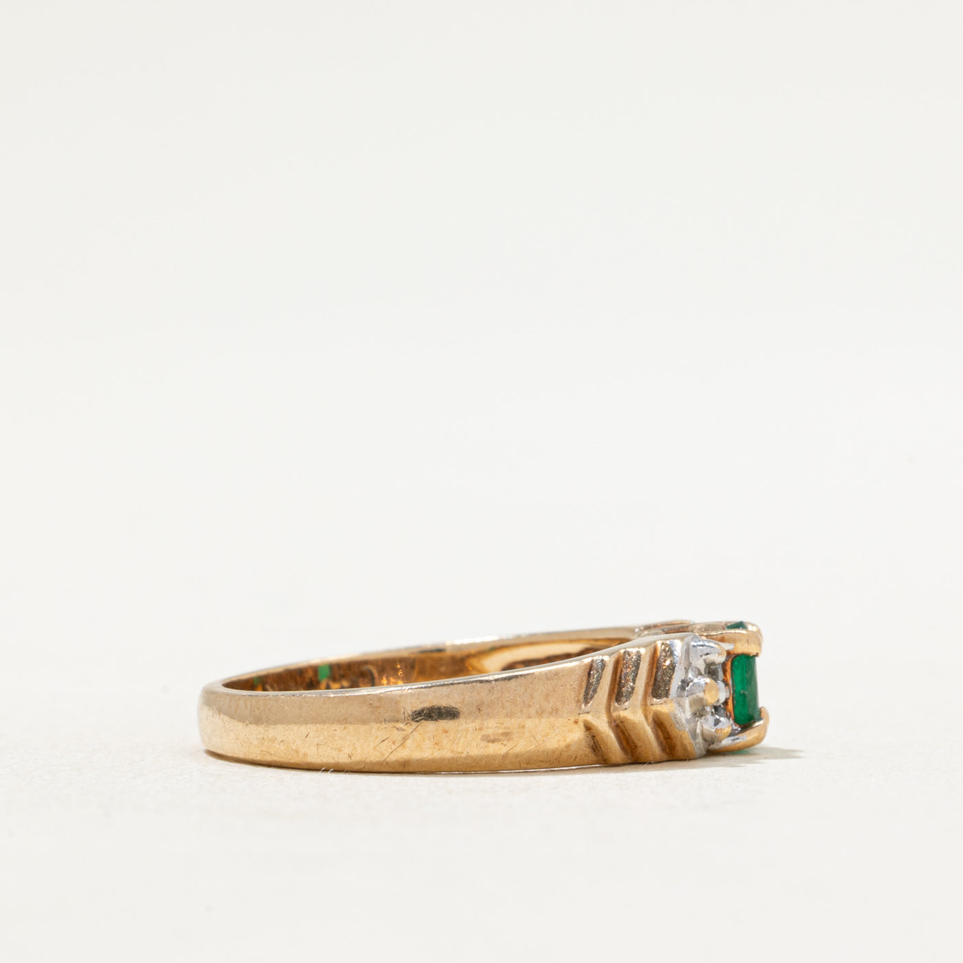 Bague émeraude et diamants | 0,15 ct, 0,10 ct au total | Taille 5,5