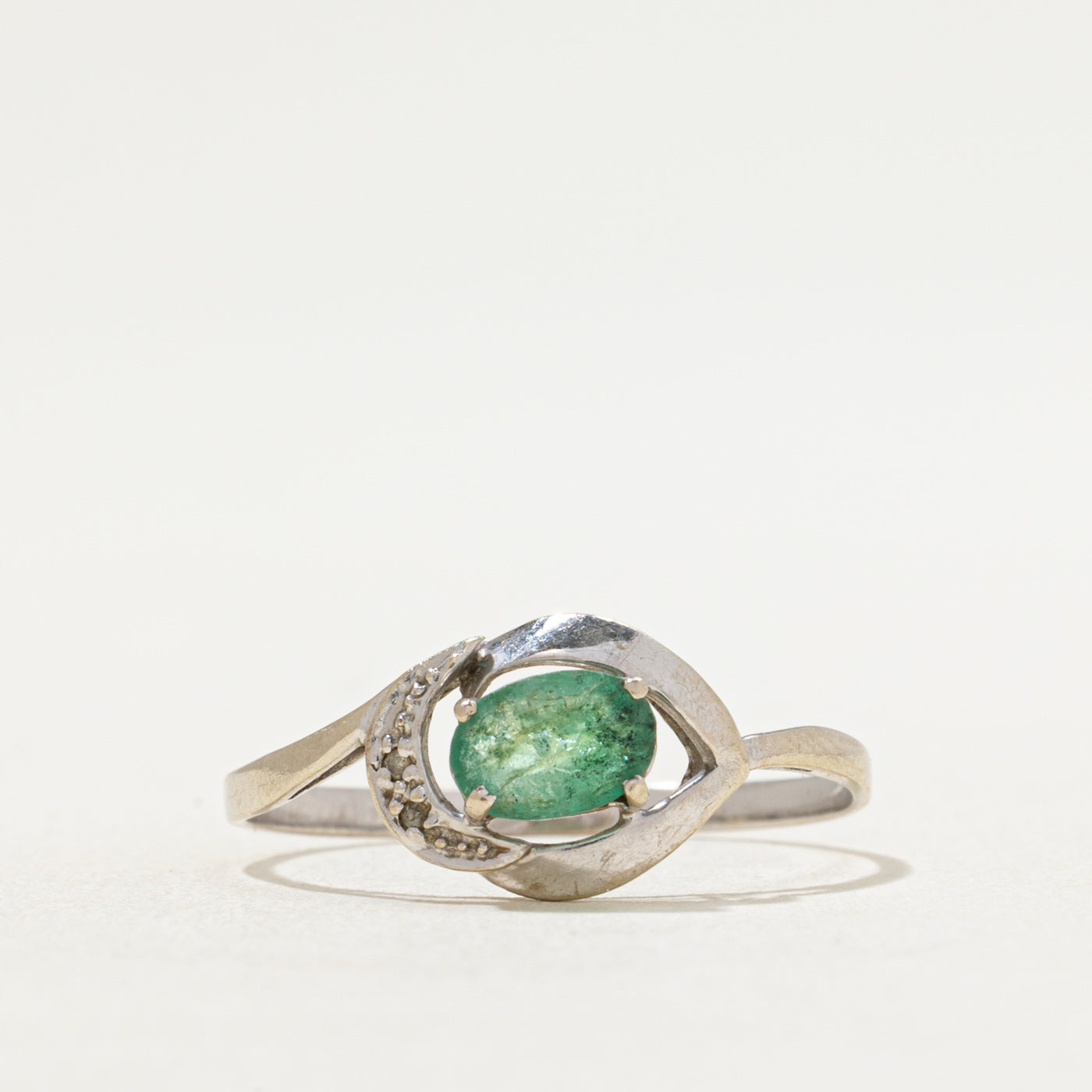 Emerald & Clear Sapphire Ring | 0.40ct, 0.01ctw | SZ 7.5