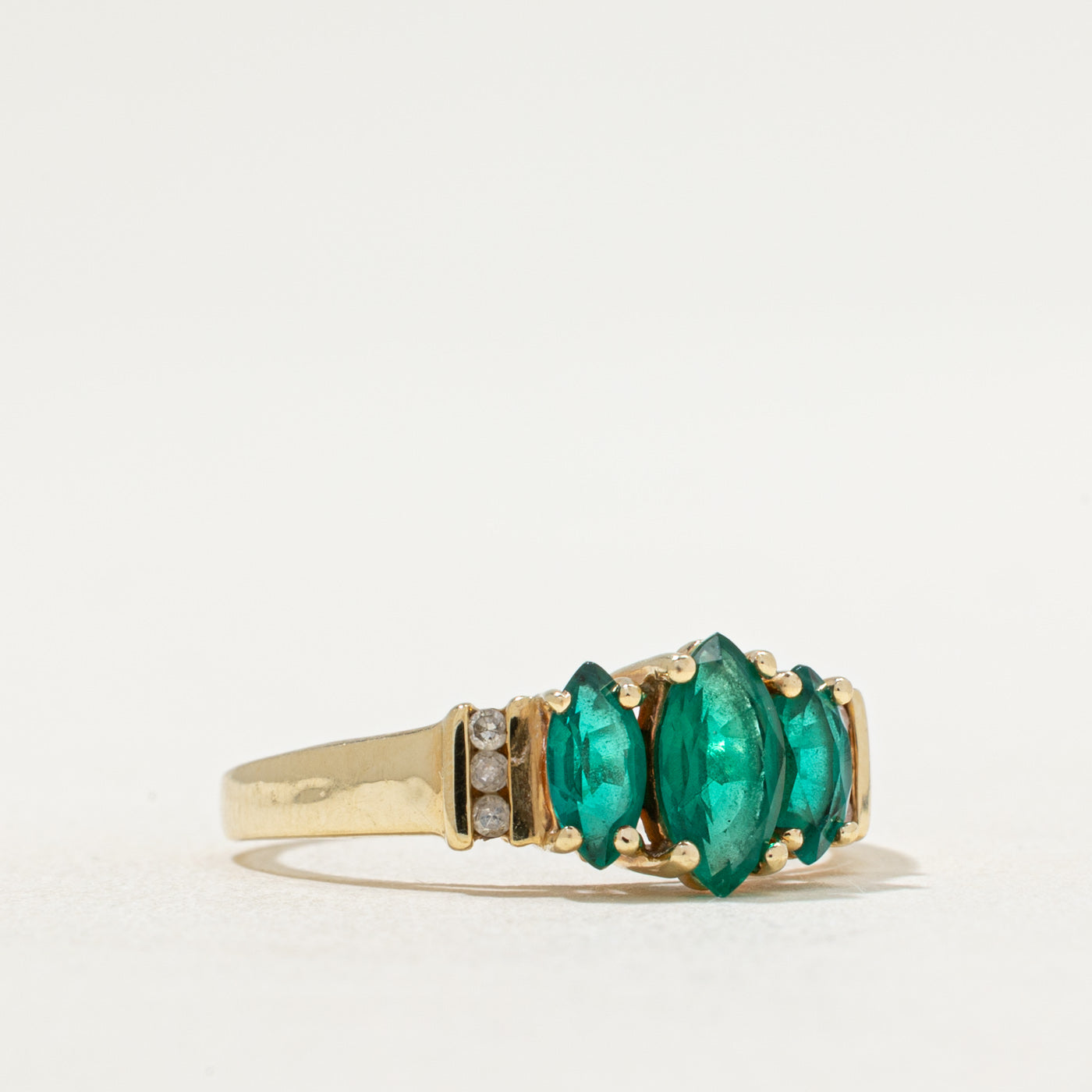 Bague en émeraude synthétique et diamants | 0,75 ct, 0,03 ct | Taille 7