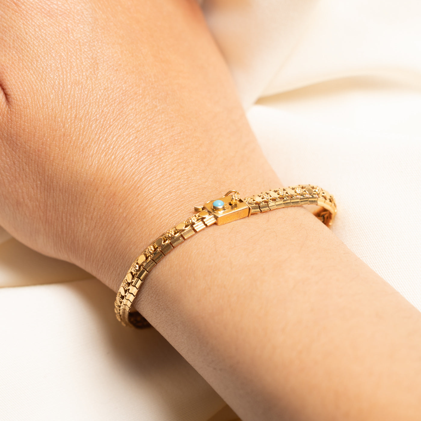 19k Bracelet with Turquoise Detail | 0.10ct | 7"