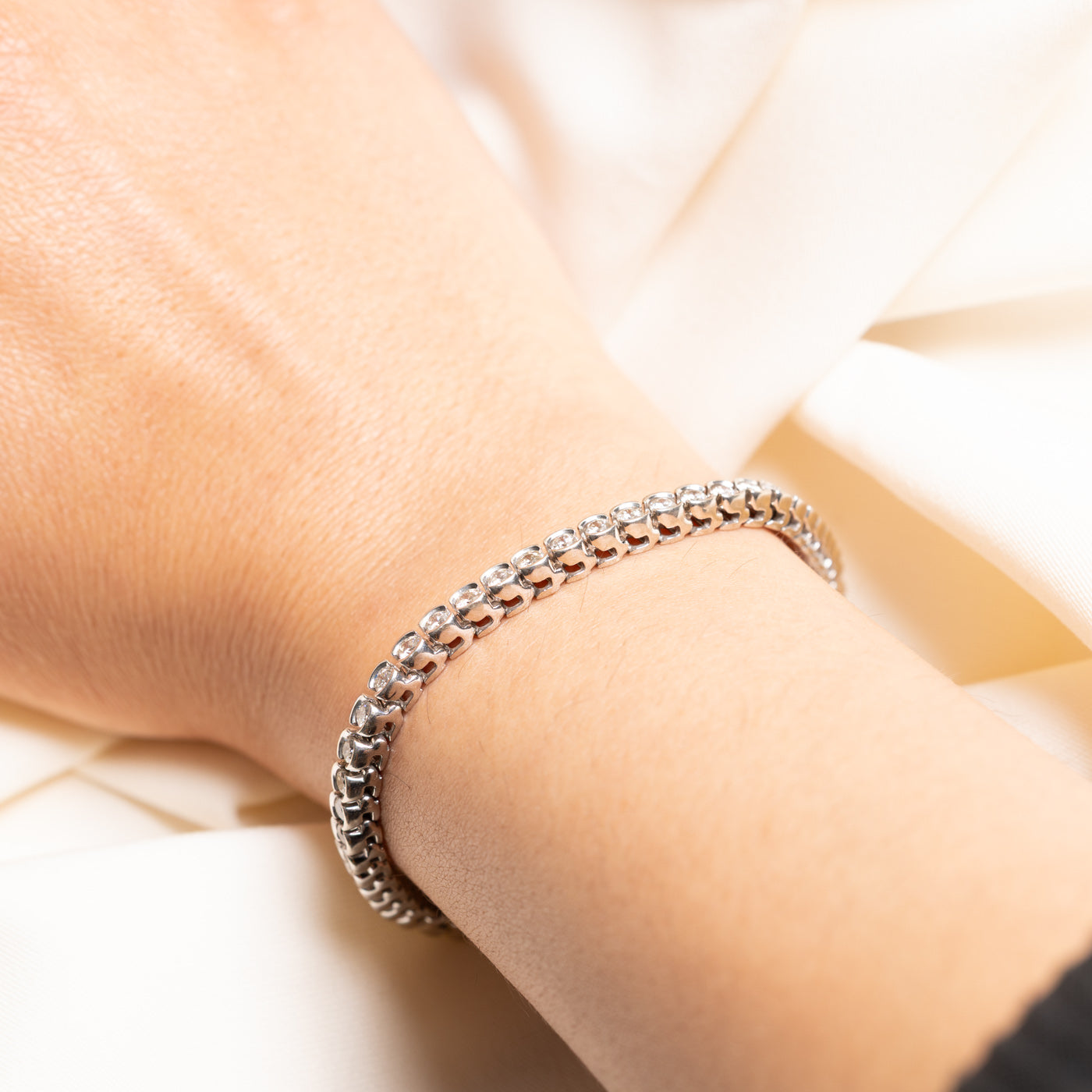 14K Semi Bezel Set Diamond Tennis Bracelet | 2.76ctw | 6"