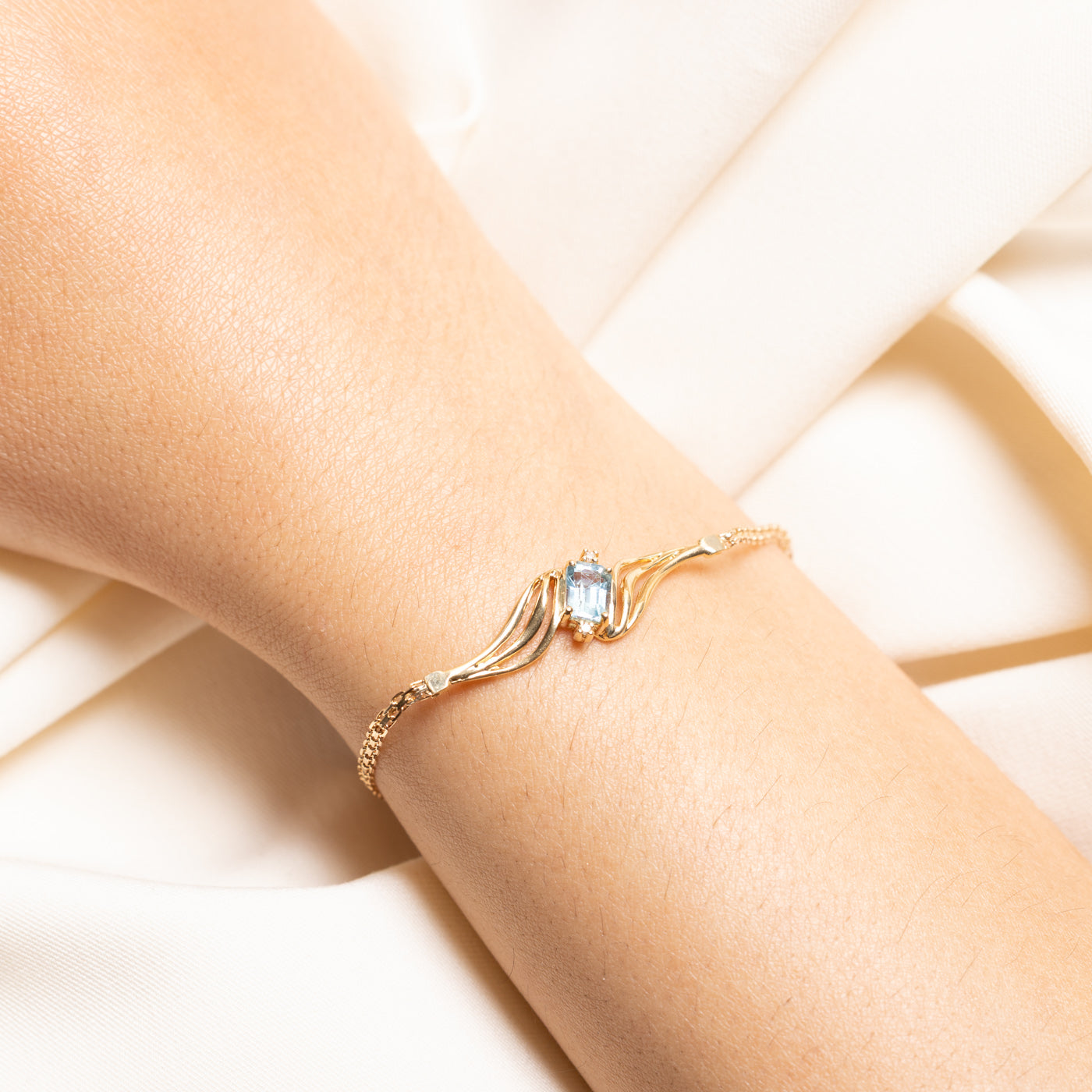14k Blue Topaz & Diamond Bracelet | 1.00ct, 0.02ctw | 7"