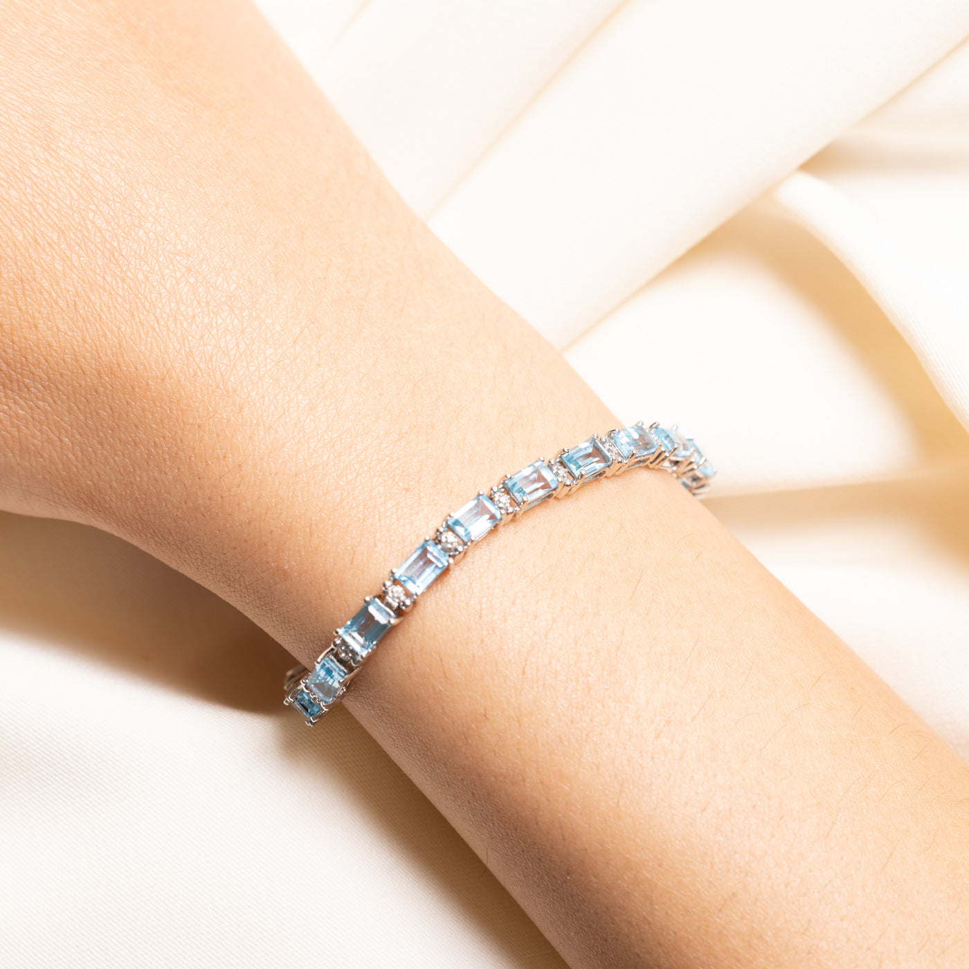 10K Blue Topaz Gemstone Bracelet | 14.00ctw | 7"