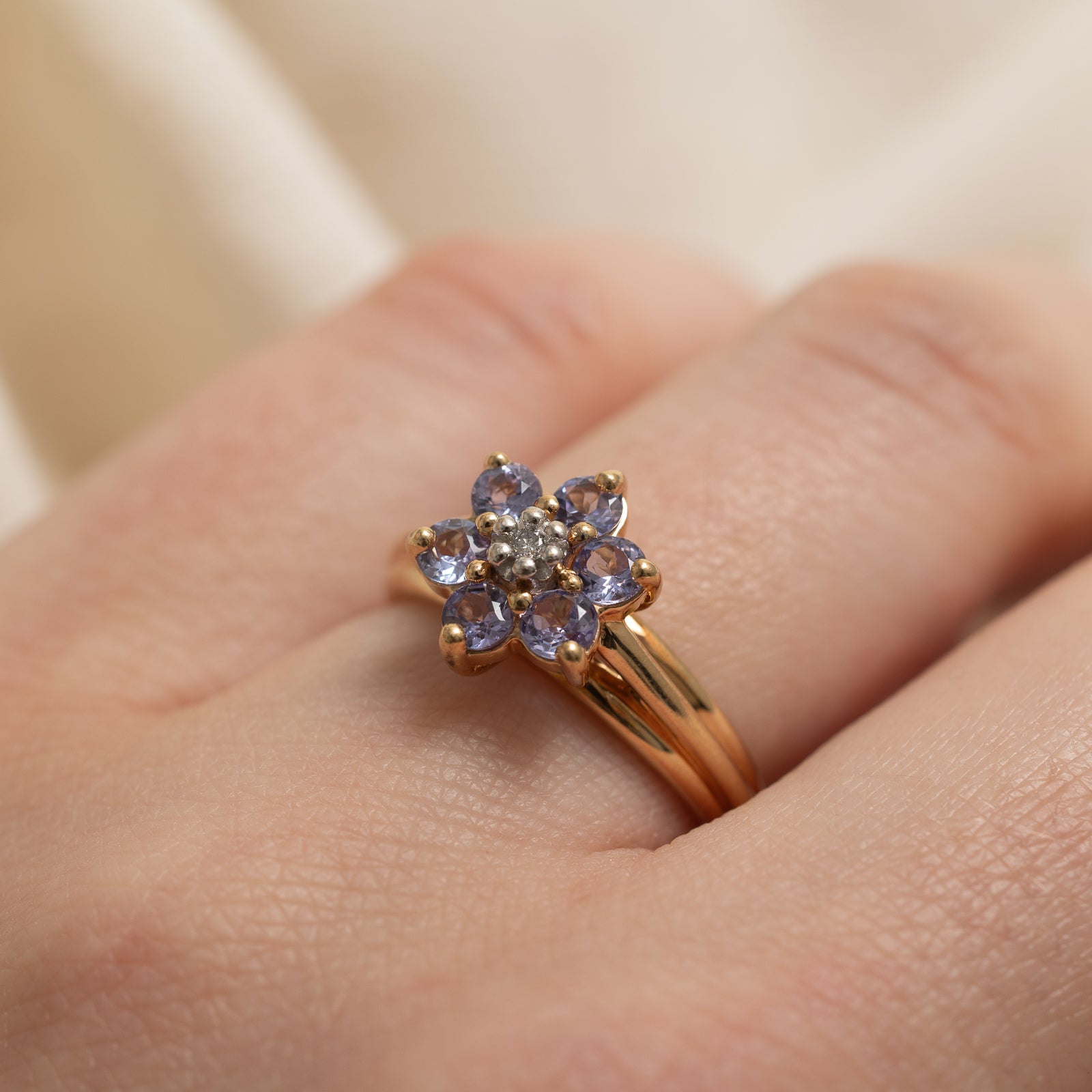 Bague pétale en tanzanite et diamants | 0,40 ct (0,01 ct au total) | Taille 6