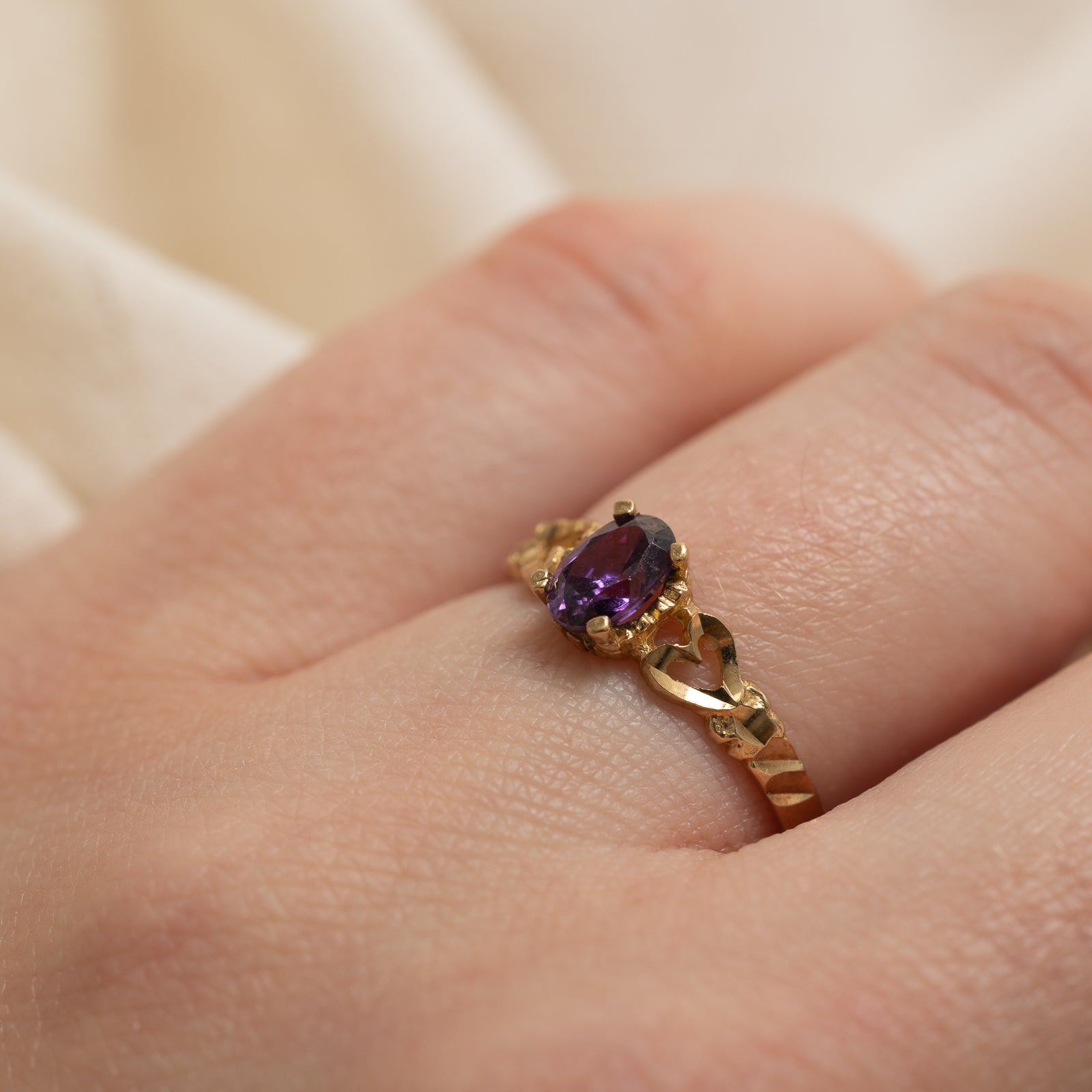 Oval Cut Amethyst Ring | 0.40ct | SZ 6.25