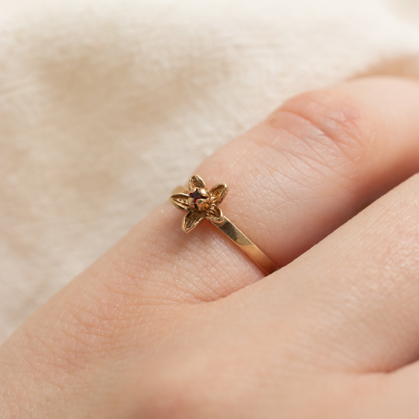 Bague fleur en grenat unique | 0,01 ct | Taille 3,5