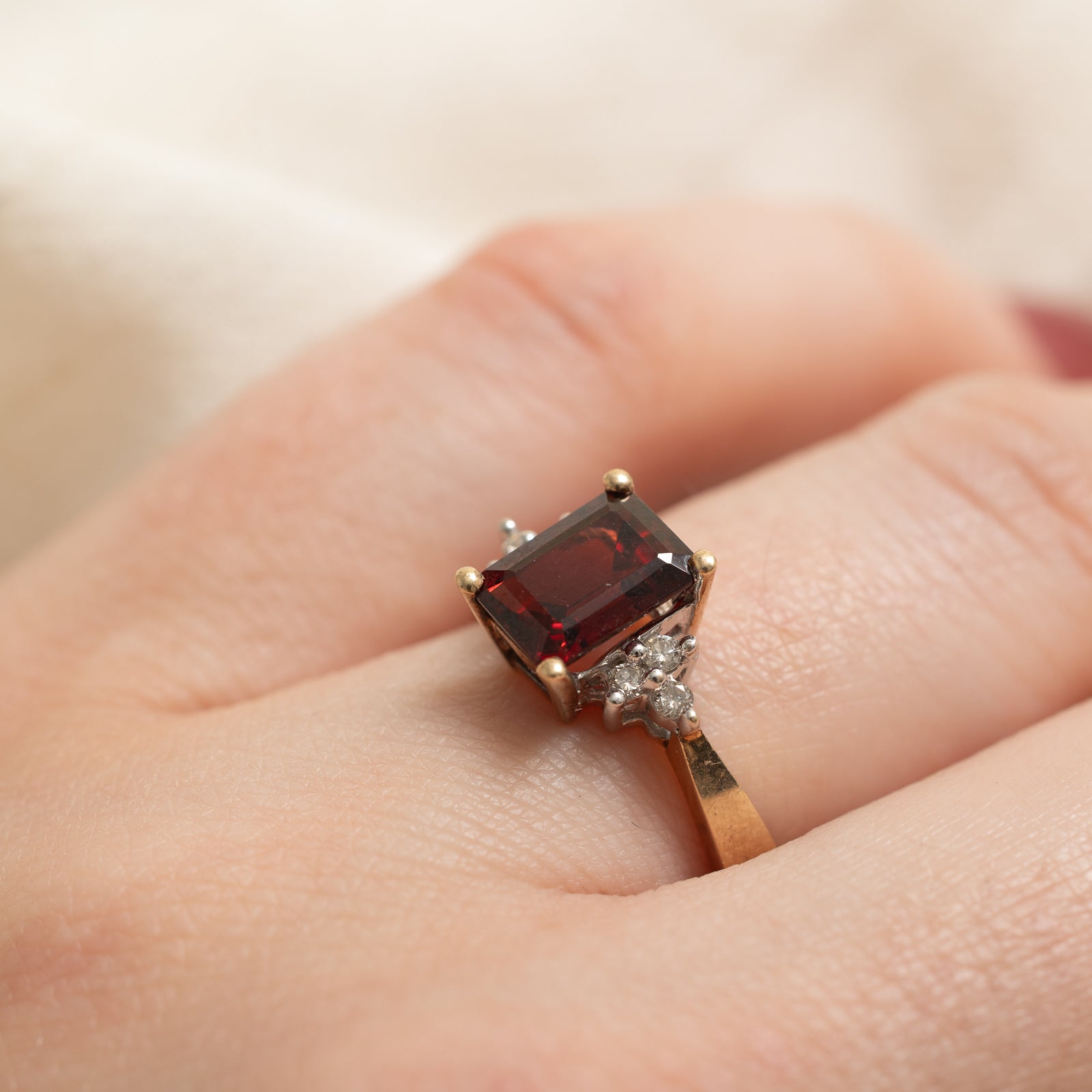 Garnet & Diamond Reverse Tapered Ring | 2.00ct, 0.09ctw | SZ 6.5