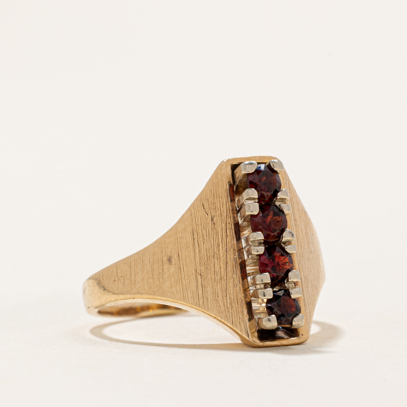 Bague en grenat en forme de colonne | 0,06 ct | Taille 4,5