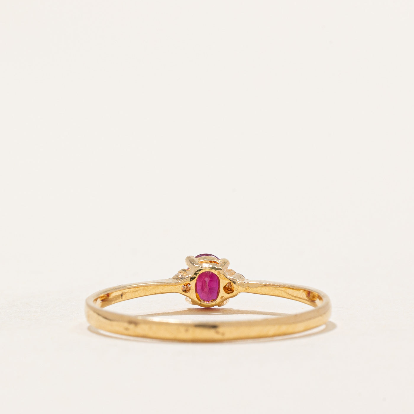 Bague rubis et diamants | 0,20 ct, 0,03 ct au total | Taille 5,25