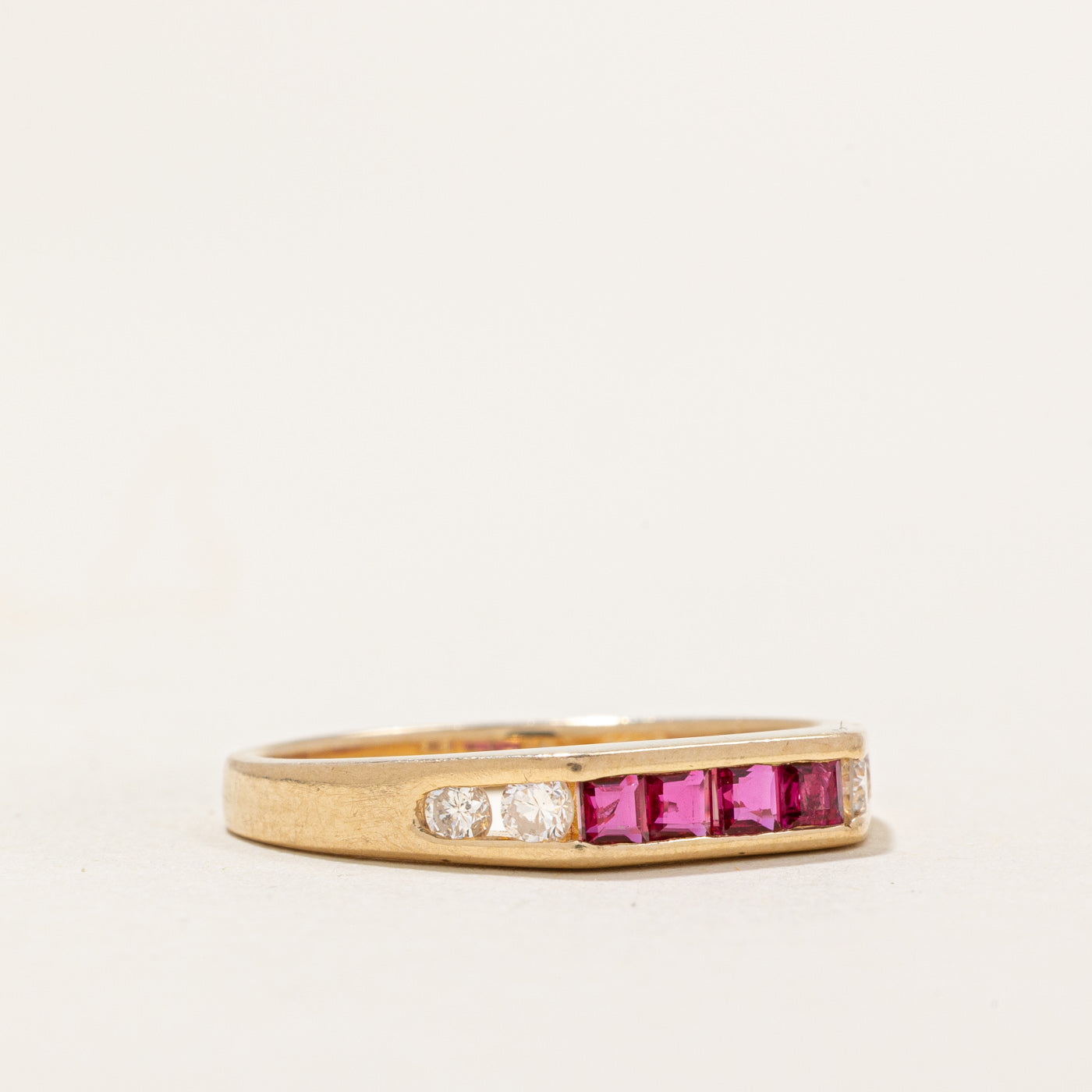 Bague sertie de rubis et de diamants | 0,18 ct x 0,18 ct | Taille 6,75