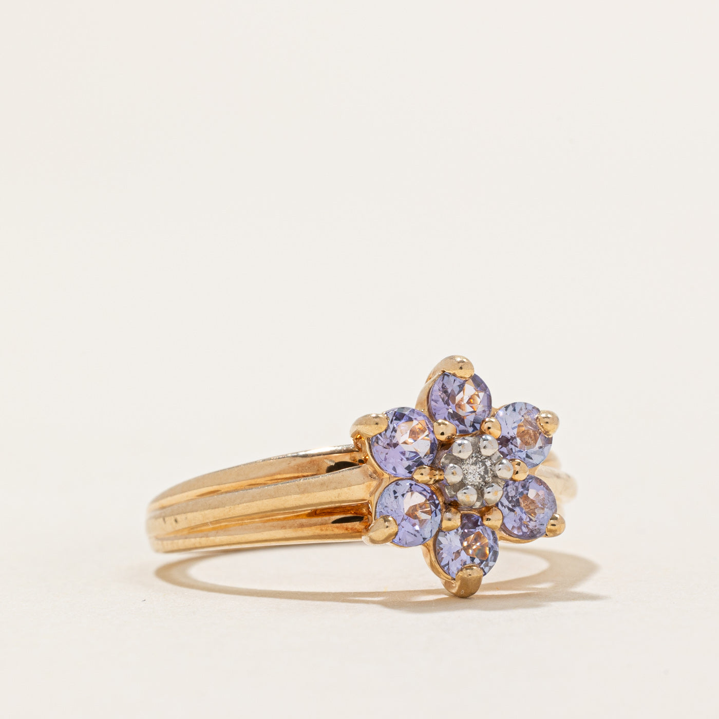 Bague pétale en tanzanite et diamants | 0,40 ct (0,01 ct au total) | Taille 6