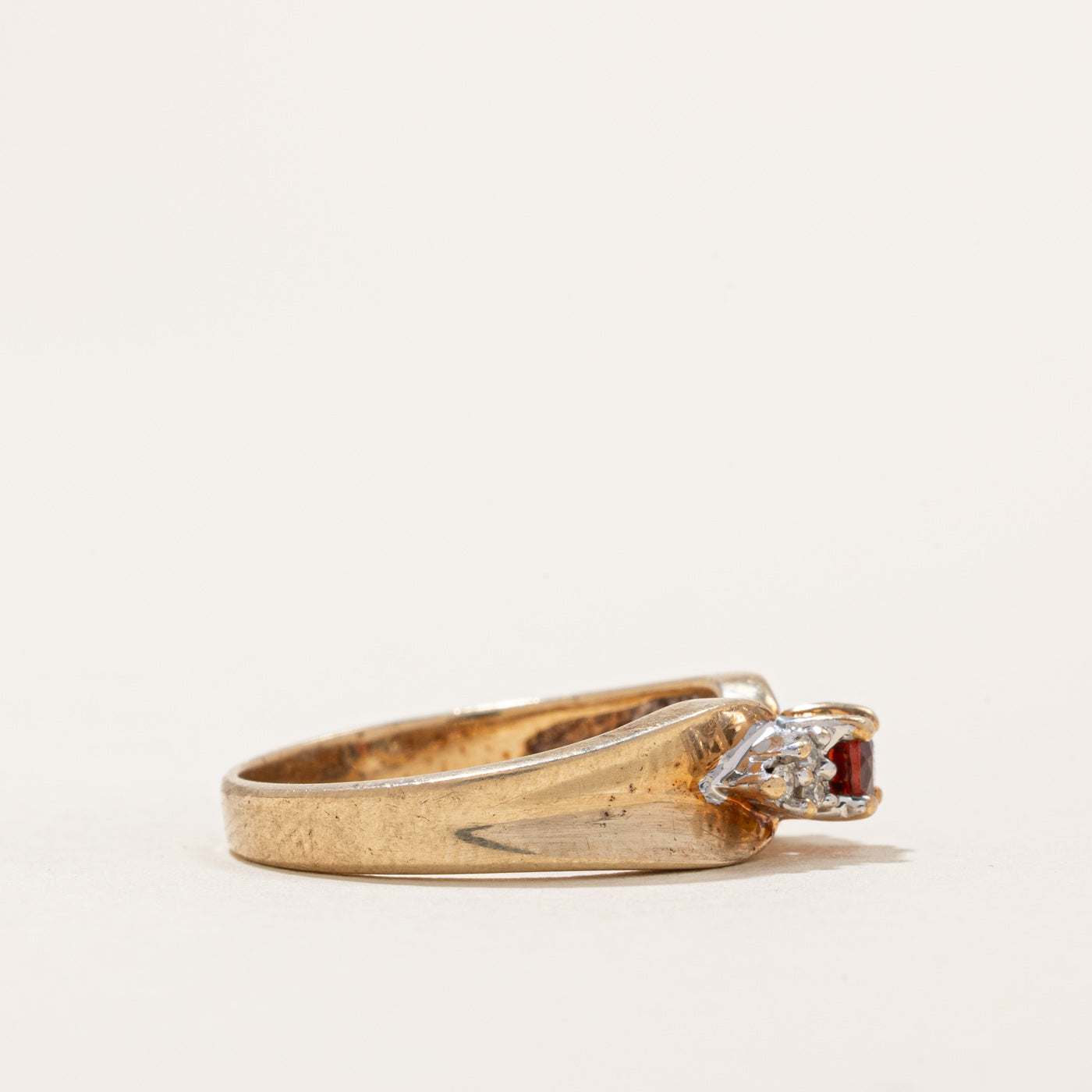 Garnet & Diamond Reverse Tapered Ring | 0.25ct, 0.05ctw | SZ 6.75