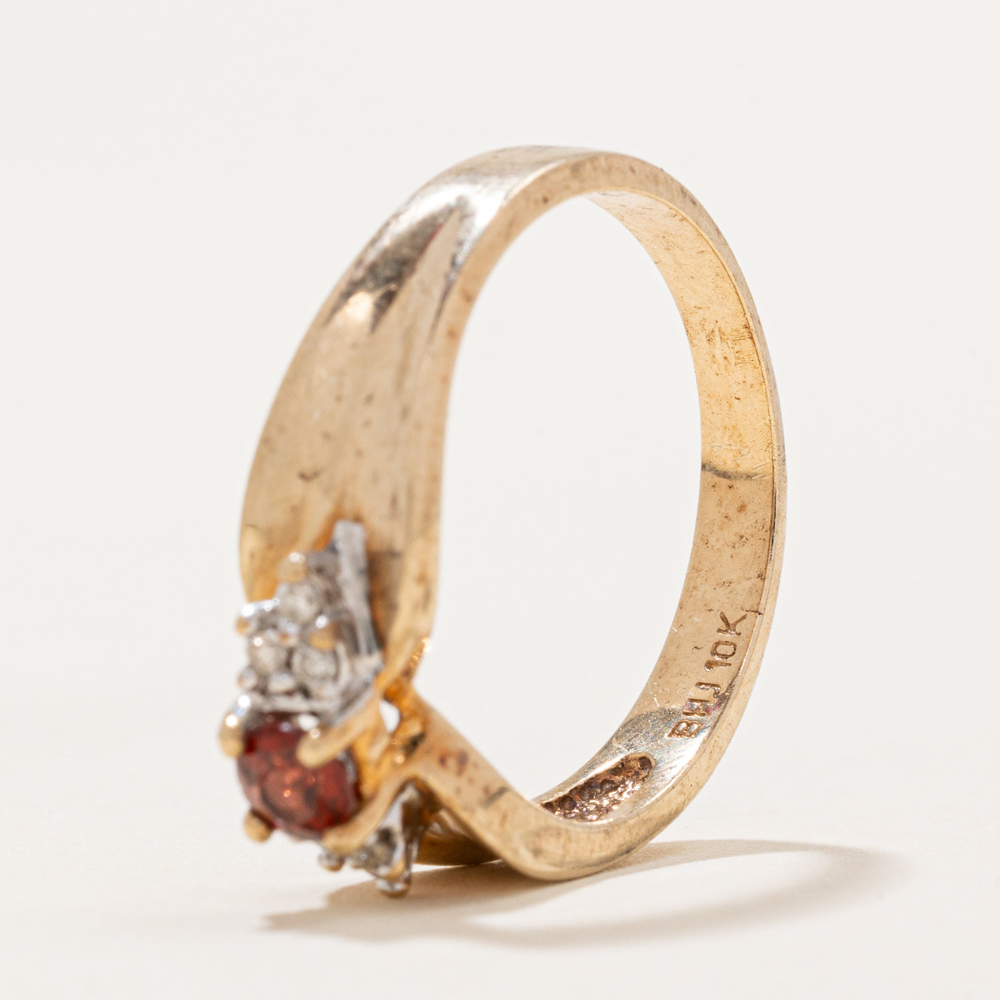 Garnet & Diamond Reverse Tapered Ring | 0.25ct, 0.05ctw | SZ 6.75