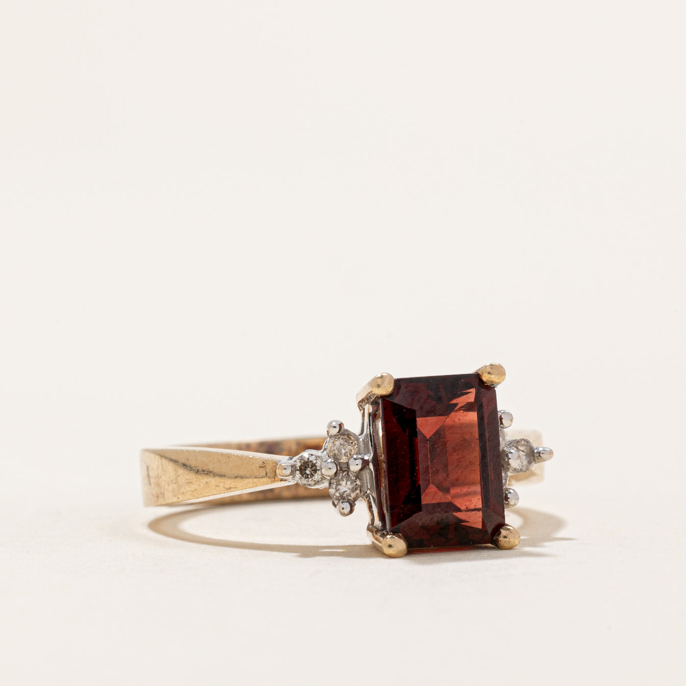 Garnet & Diamond Reverse Tapered Ring | 2.00ct, 0.09ctw | SZ 6.5