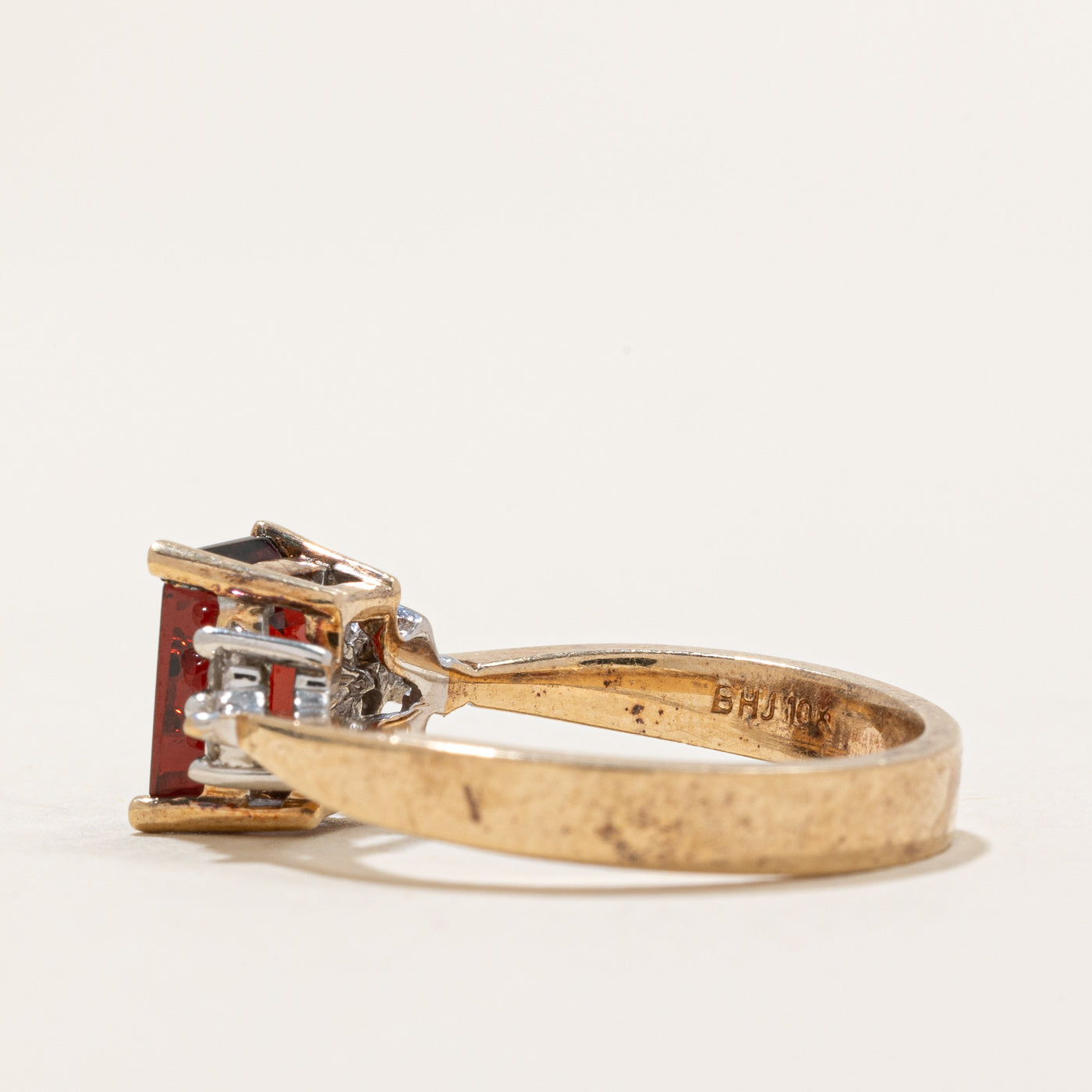 Garnet & Diamond Reverse Tapered Ring | 2.00ct, 0.09ctw | SZ 6.5