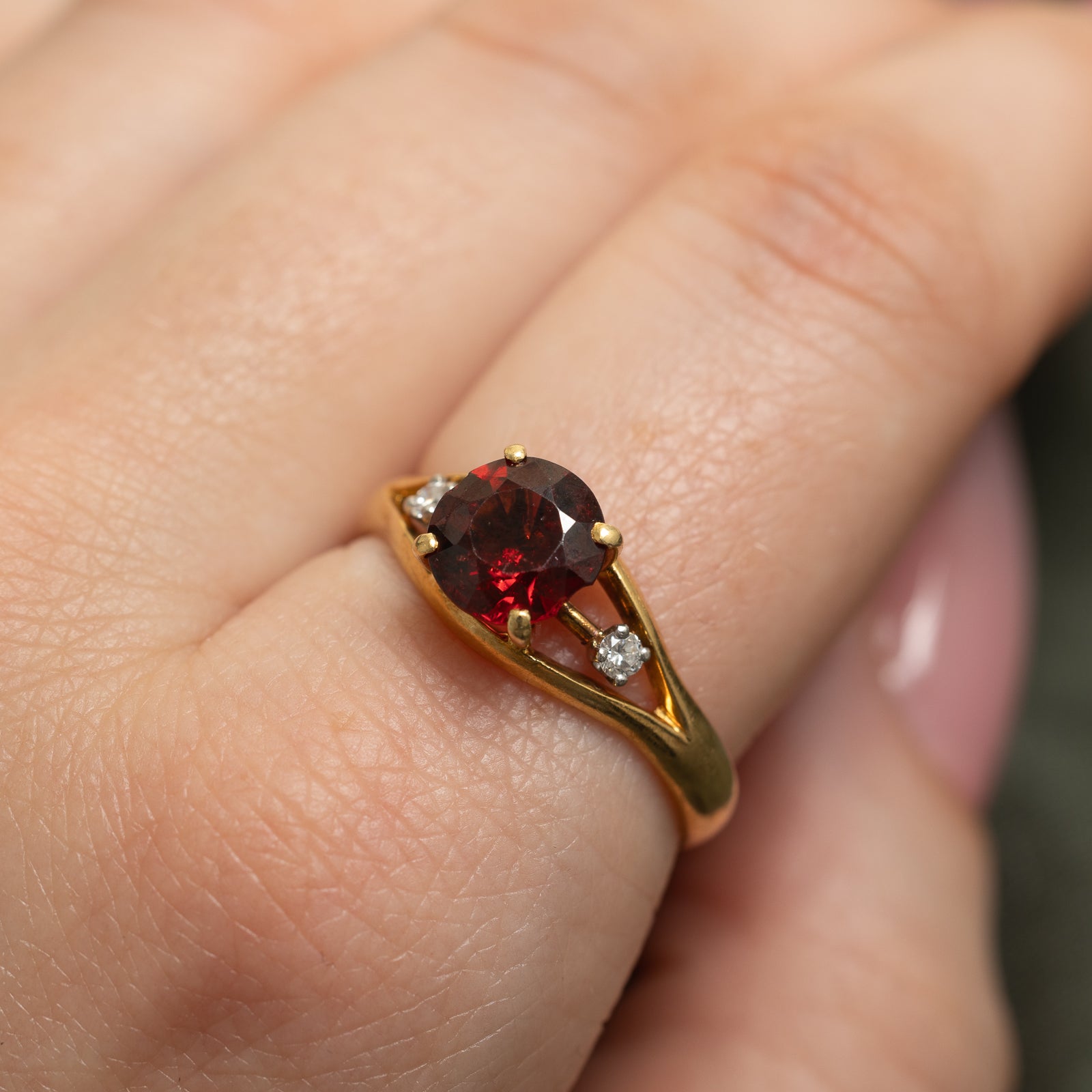 Garnet & Diamond Tapered Ring | 2.20ct, 0.08ctw | SZ 9.5