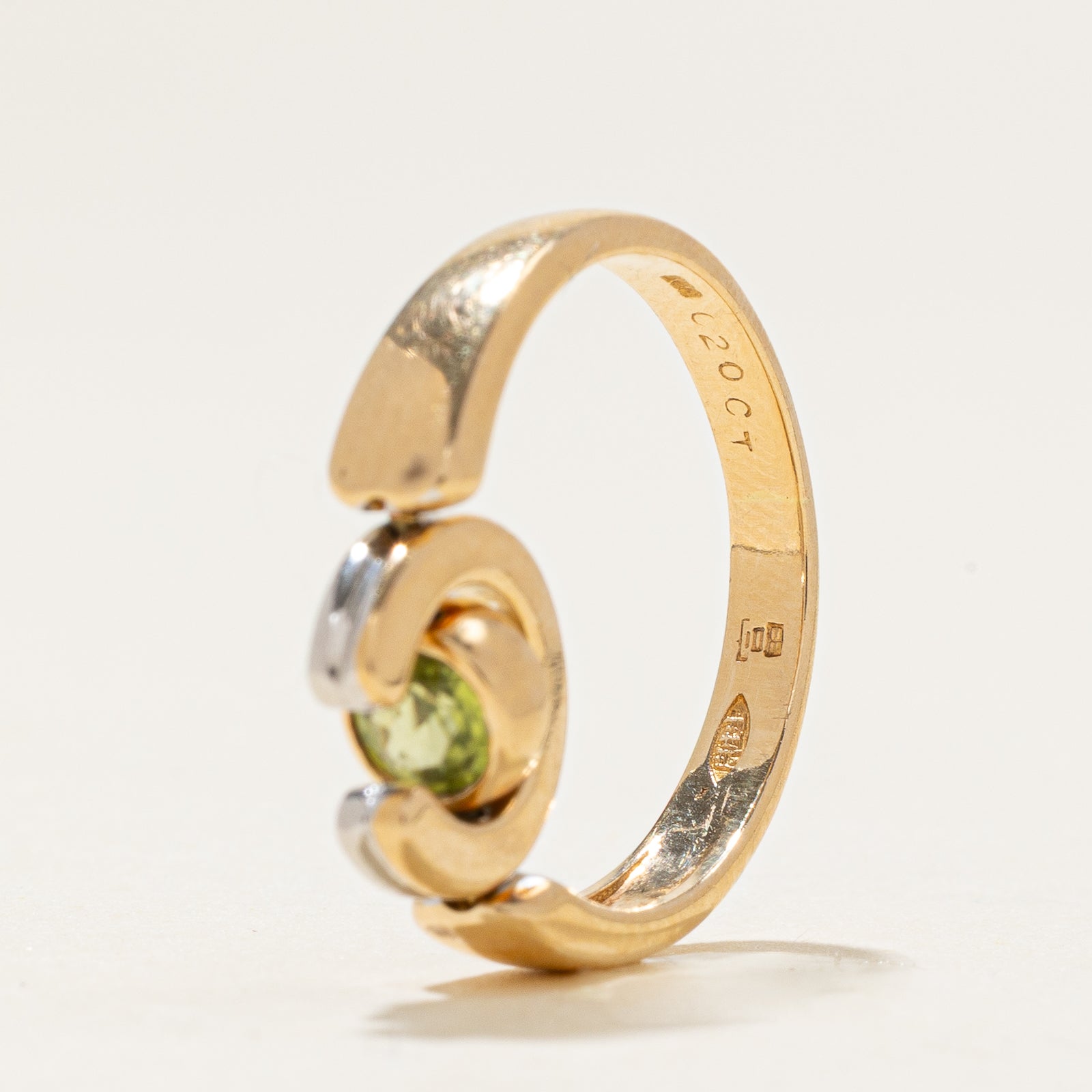 Reversible Two Tone Gold Horseshoe Peridot Ring | 0.20ct | SZ 3.5
