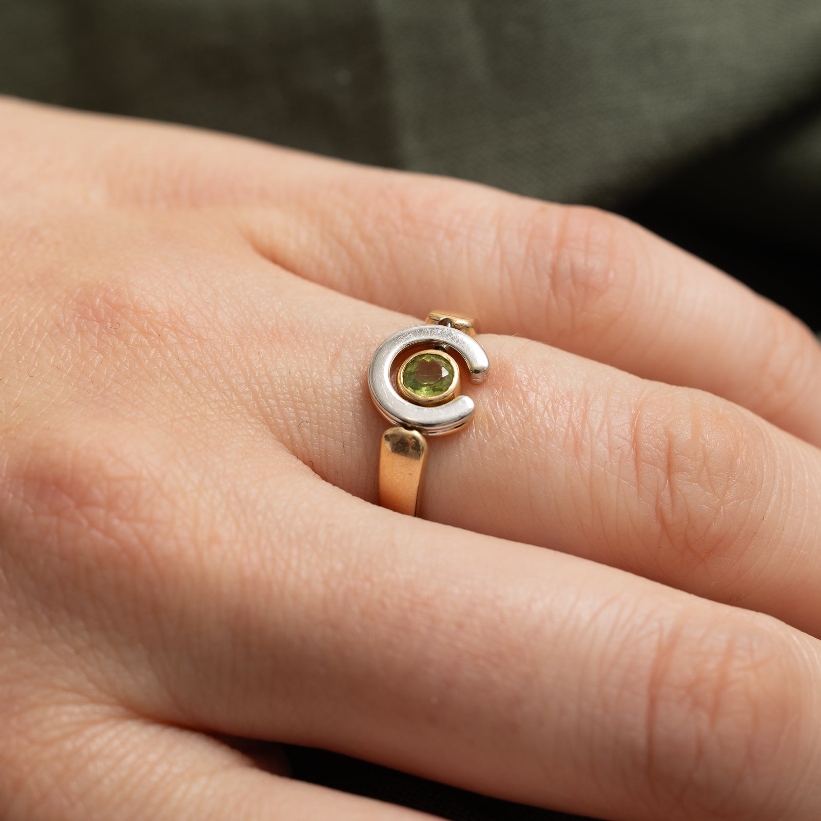 Reversible Two Tone Gold Horseshoe Peridot Ring | 0.20ct | SZ 3.5