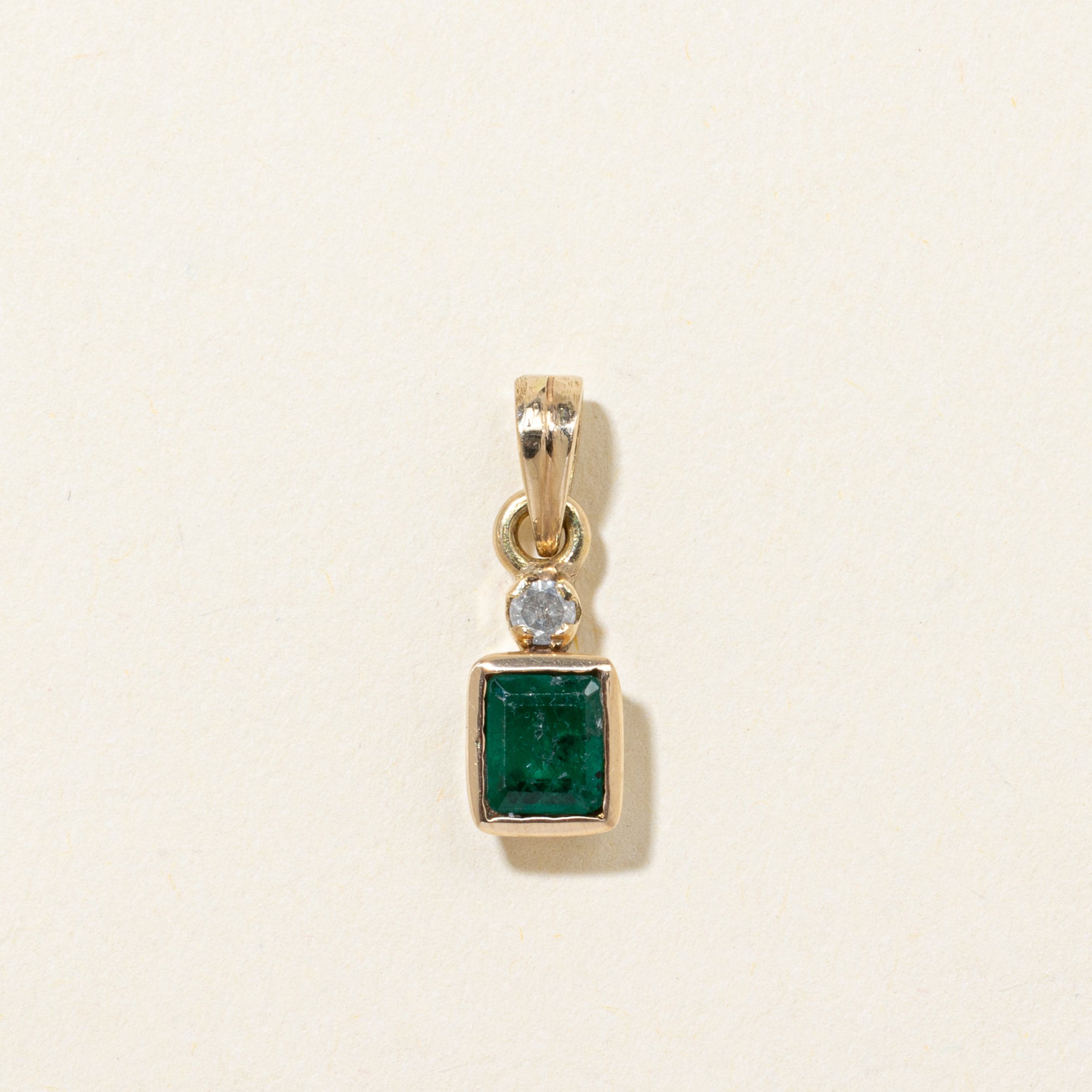 Emerald & Diamond Pendant | 0.90ct | 0.05ct