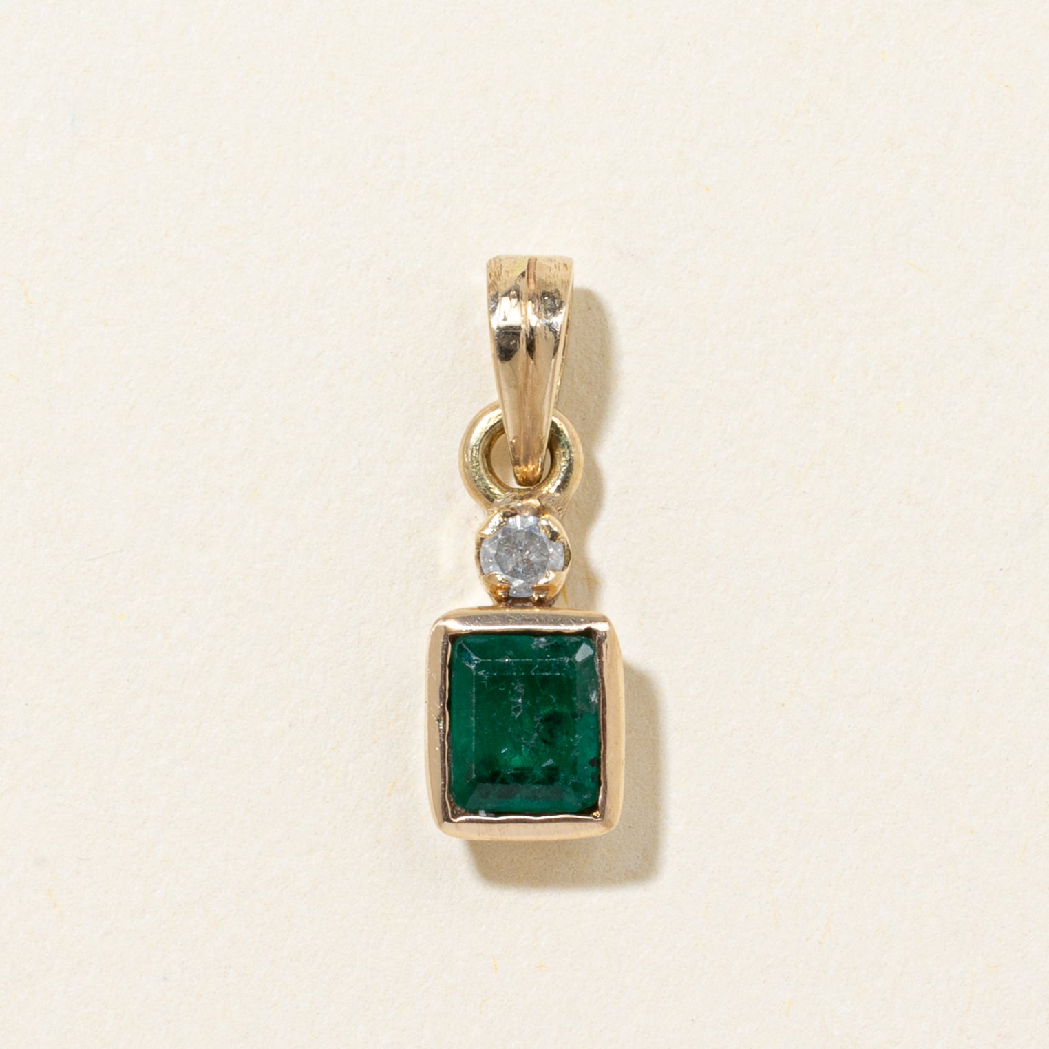 Emerald & Diamond Pendant | 0.90ct | 0.05ct