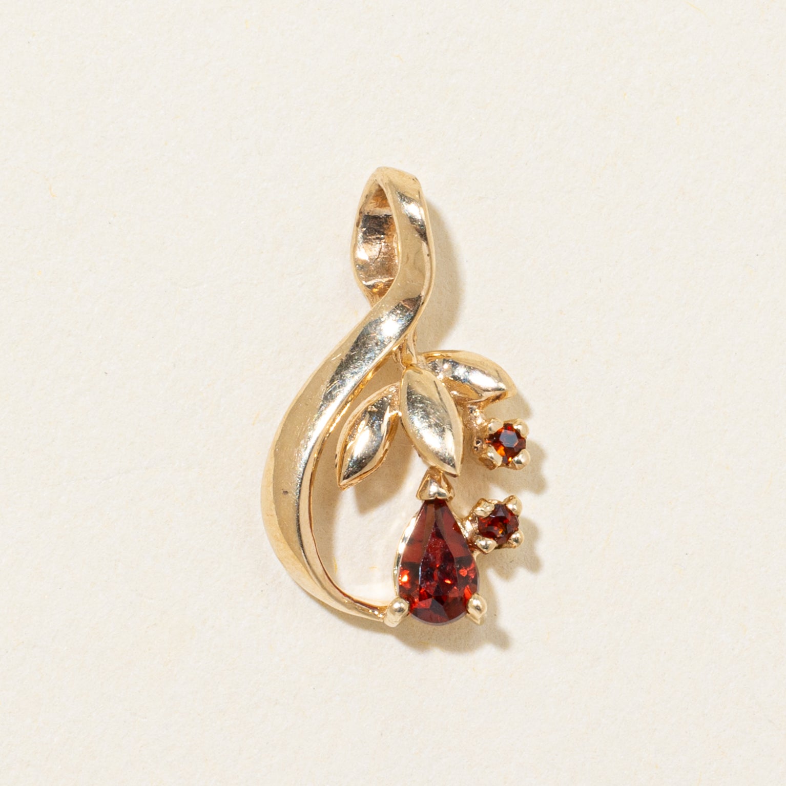 Garnet Floral Design Pendant | 0.20ctw