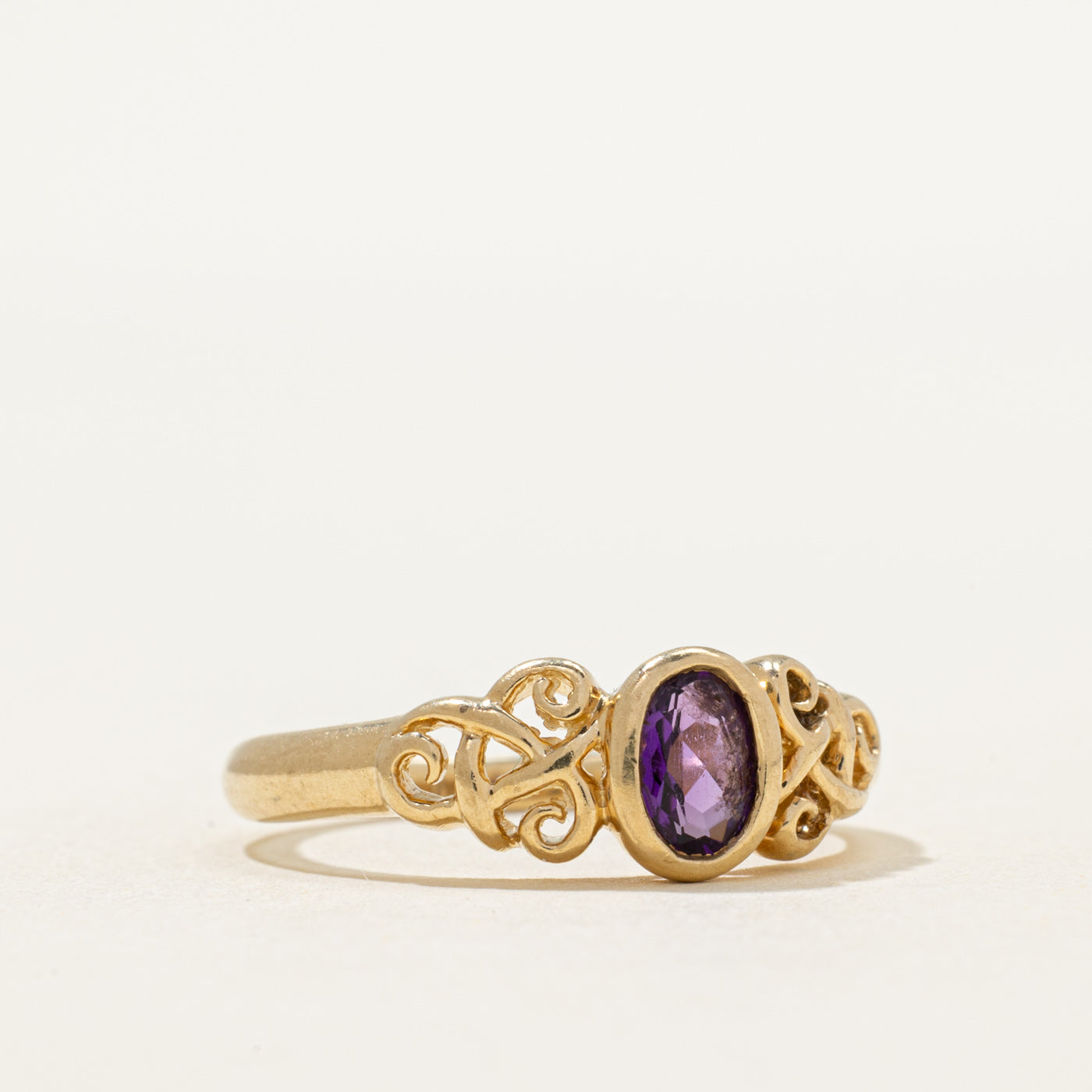 Bague en améthyste sertie clos | 0,36 ct | Taille 8,25