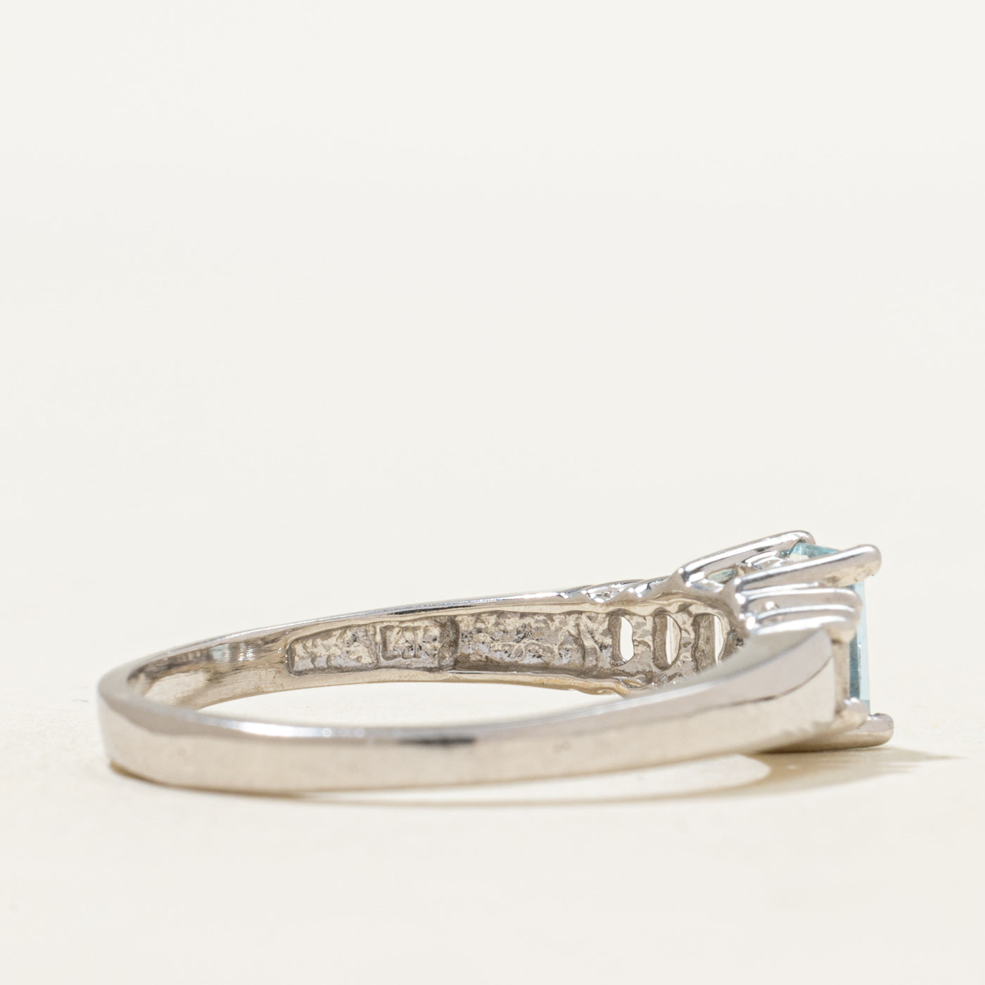 Aquamarine & Diamond Ring | 0.50ct, 0.06ctw | SZ 9.75