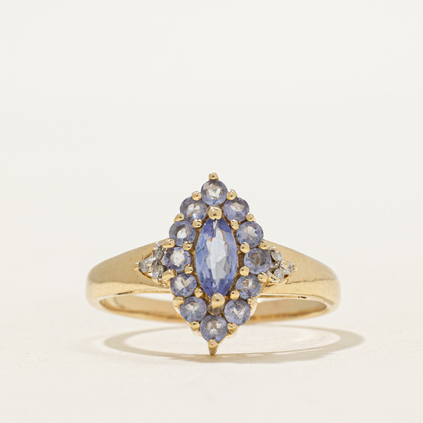 Bague en tanzanite taille marquise et diamants | 0,70 ct, 0,03 ct | Taille 8,25