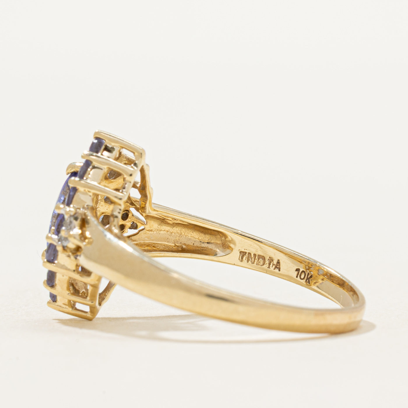 Bague en tanzanite taille marquise et diamants | 0,70 ct, 0,03 ct | Taille 8,25