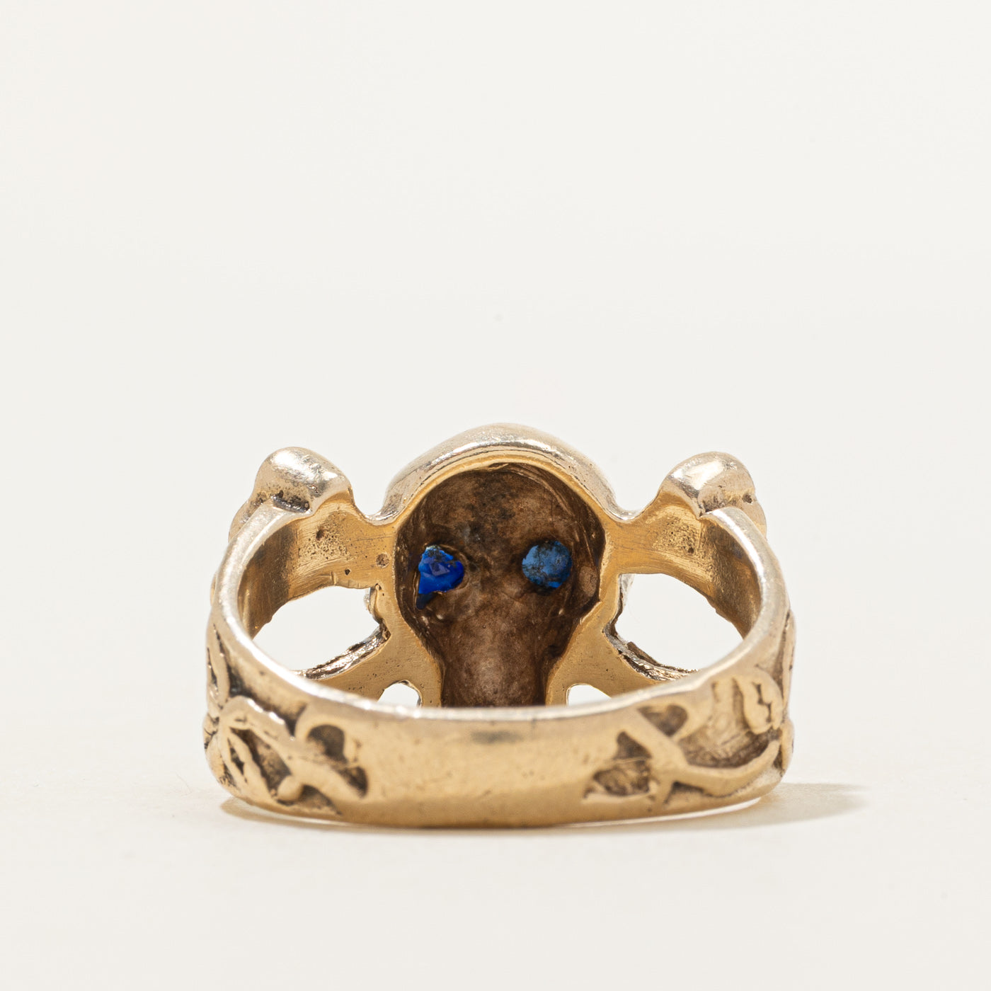 Bague pirate en saphir tête de mort et os croisés | 0,32 ct | Taille 7,5