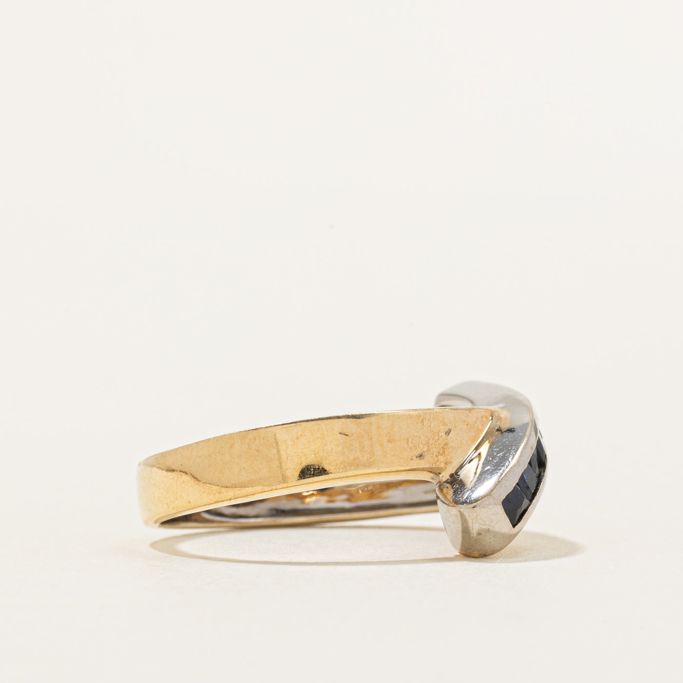 Bague saphir sertie en diagonale bicolore | 0,50 ct | Taille 8,25