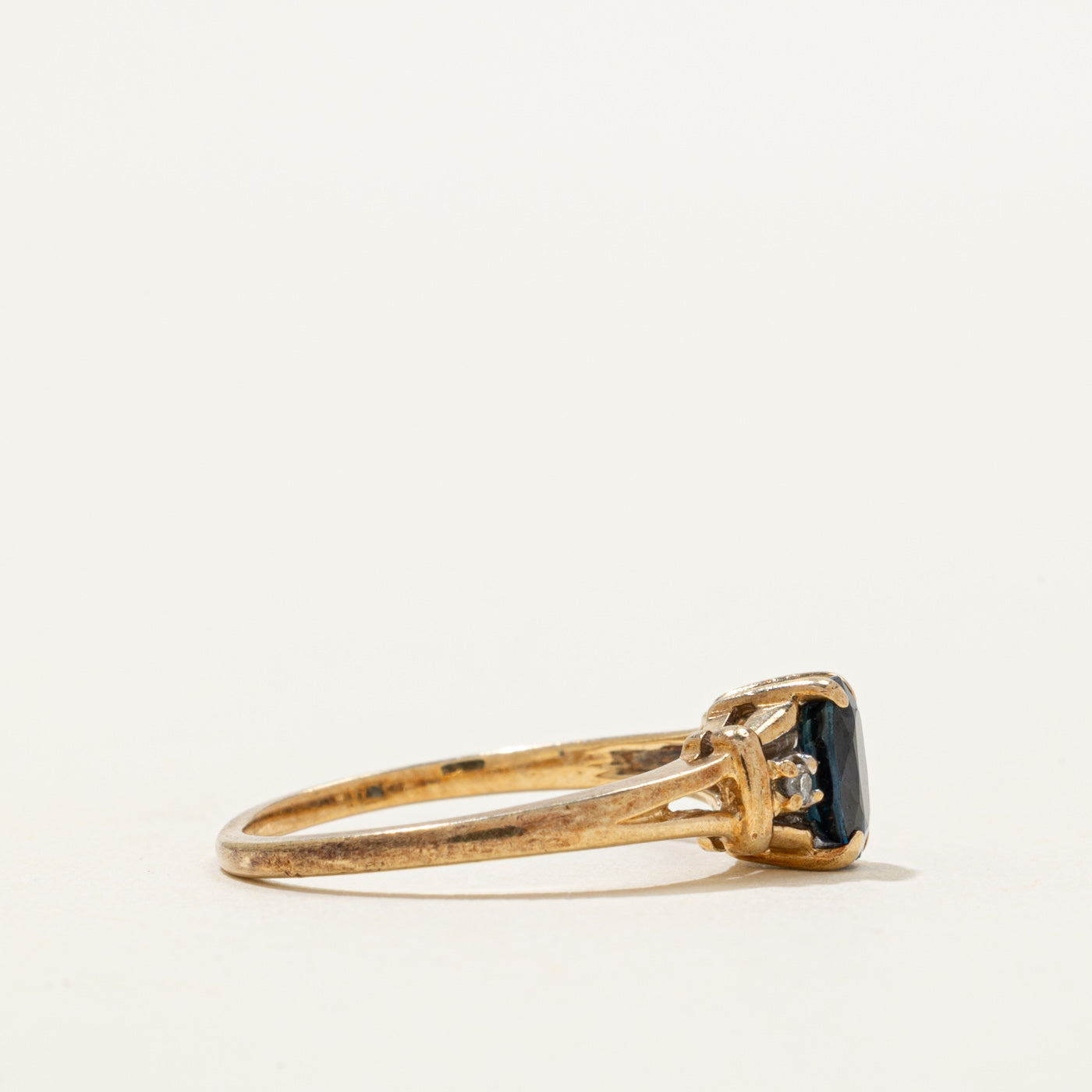 Oval Cut Sapphire & Diamond Tapered Ring | 0.62ct, 0.02ctw | SZ 5.25
